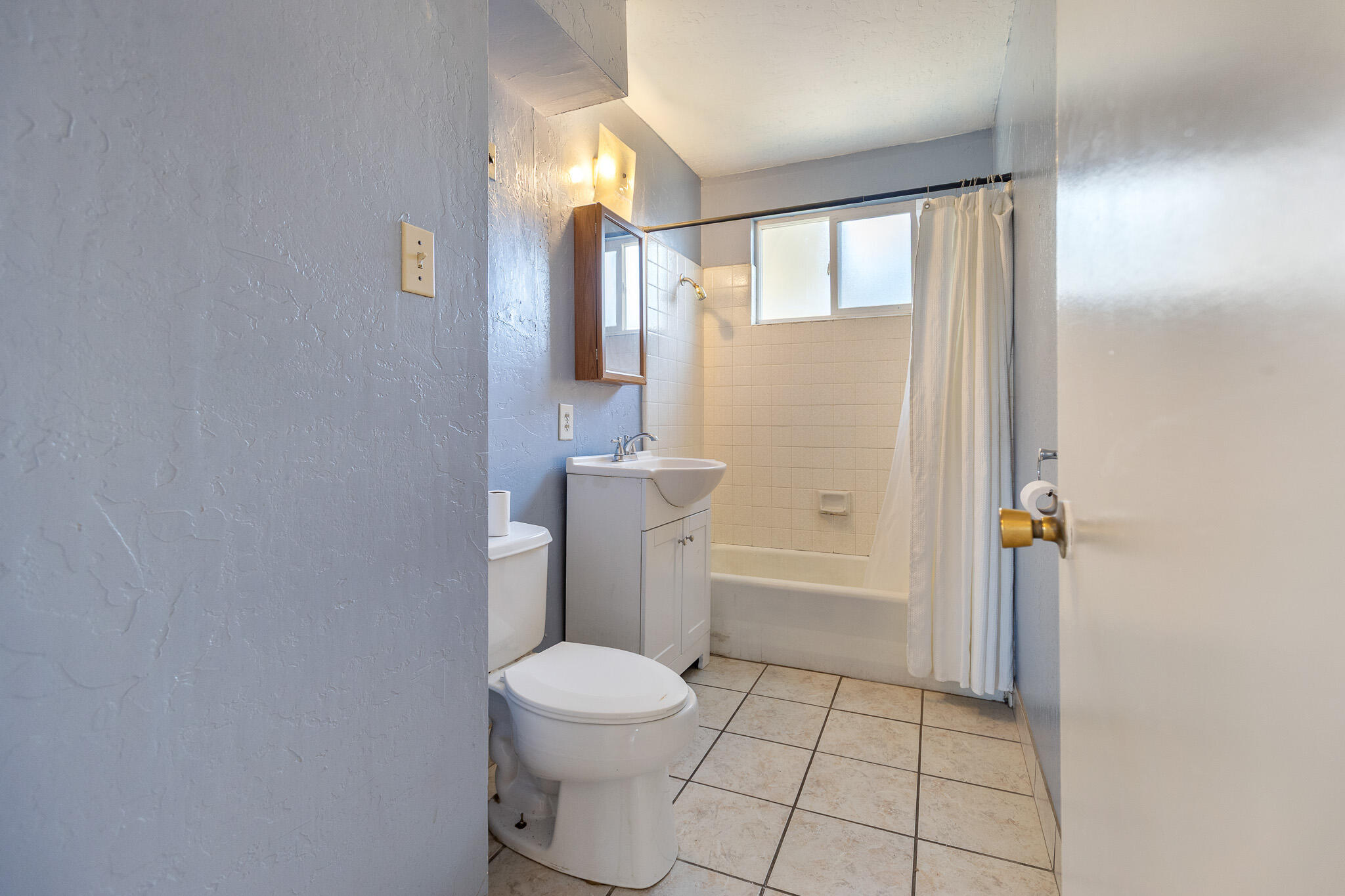 2014 W Houston Ave, Visalia, CA 93291