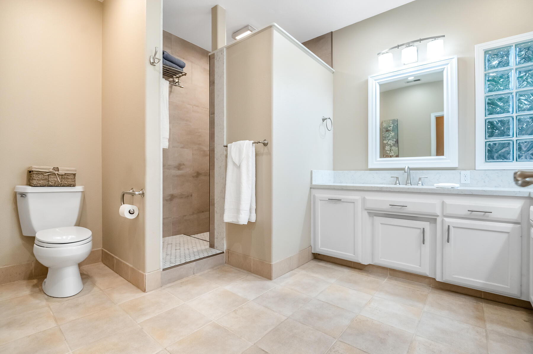 4648 W Allen Ave, Visalia, CA 93291