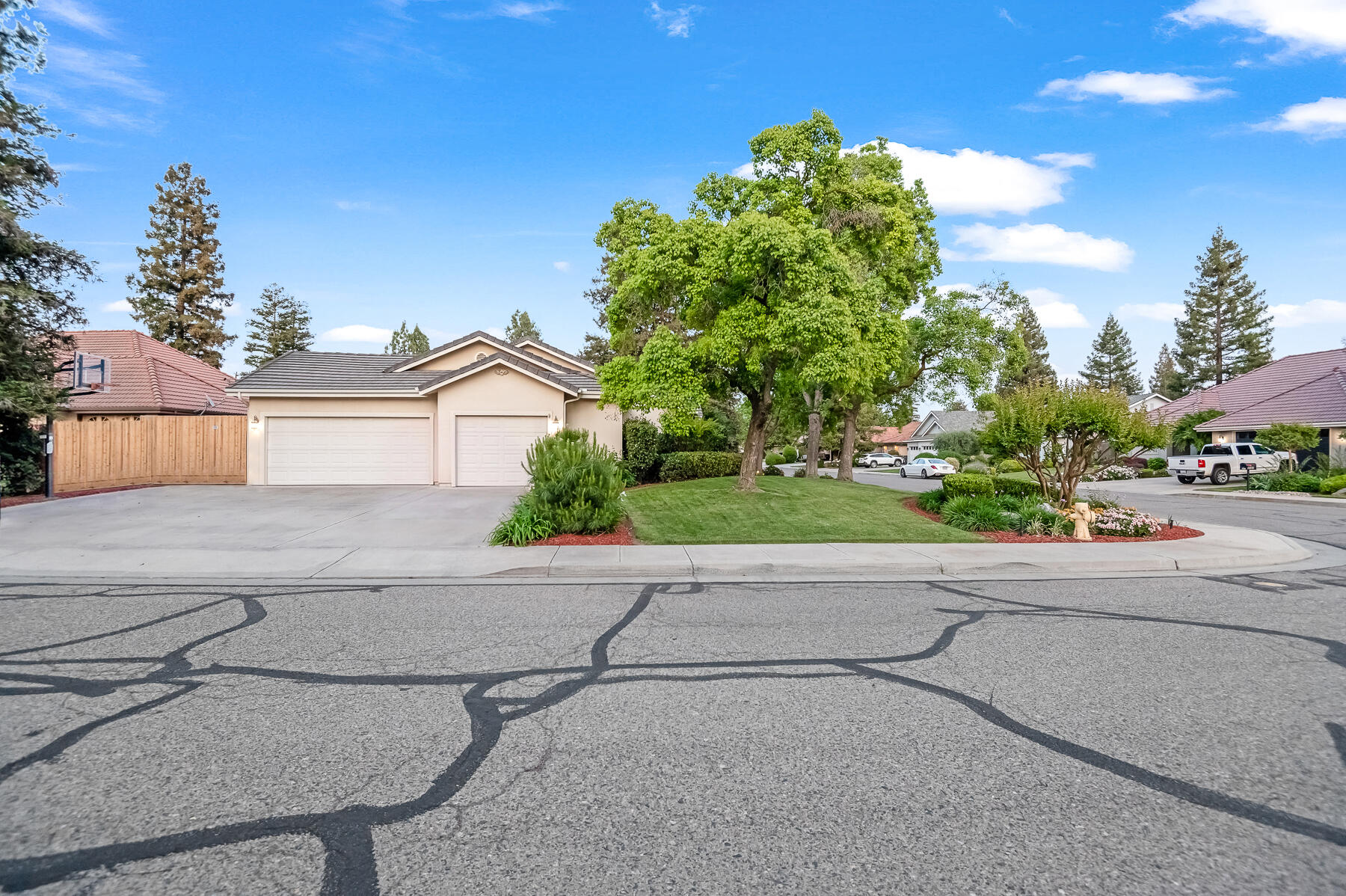 4648 W Allen Ave, Visalia, CA 93291