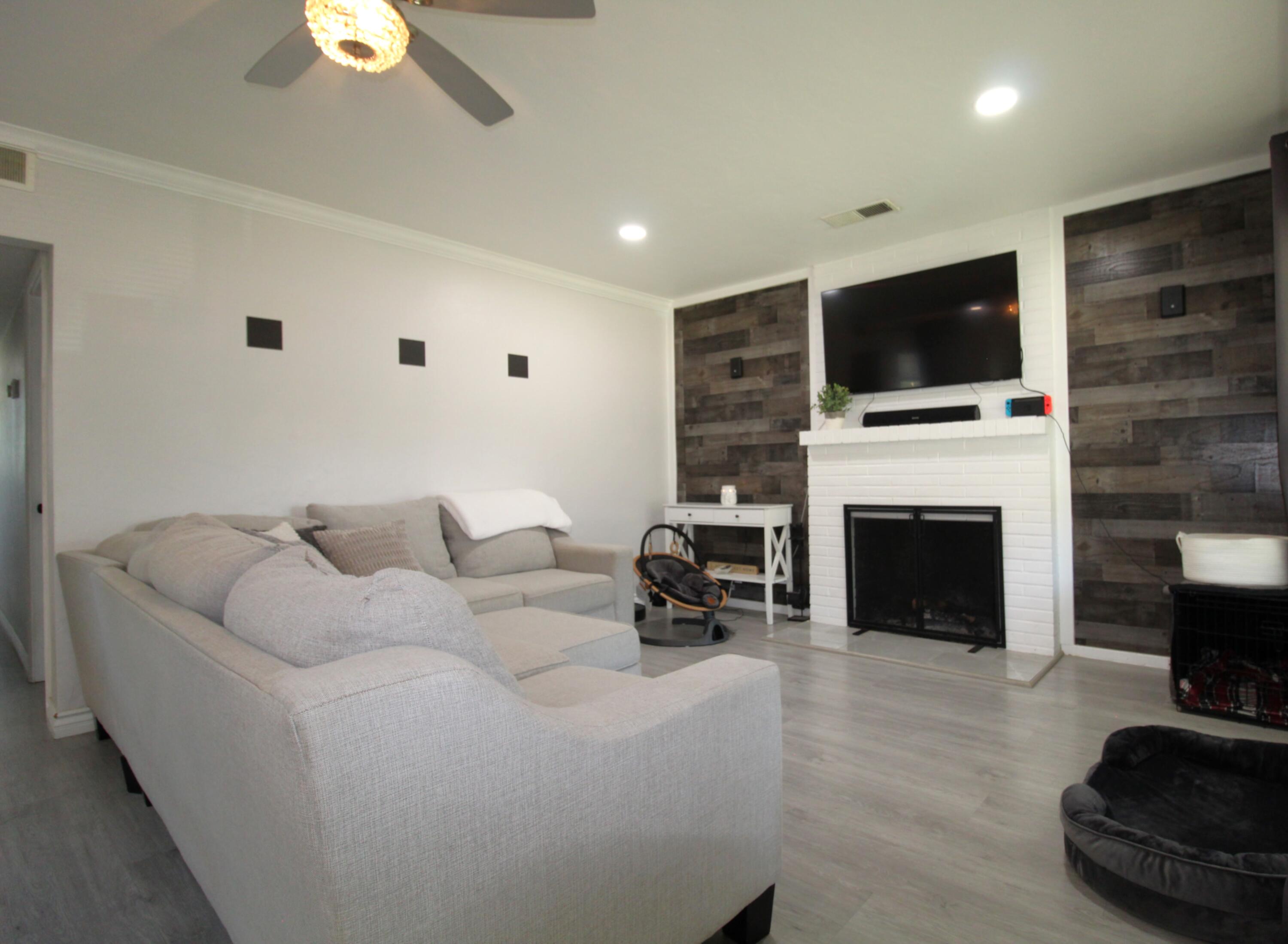 915 E Noble Ave, Visalia, CA 93292