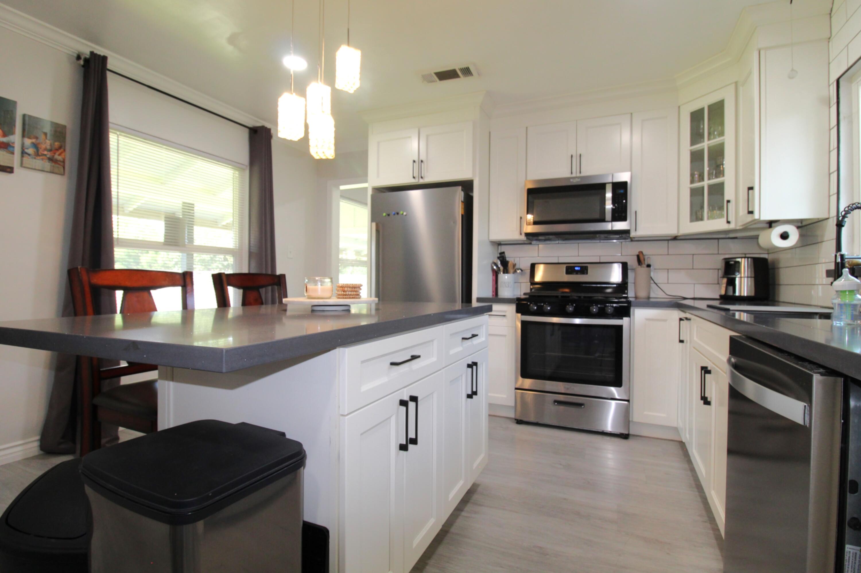 915 E Noble Ave, Visalia, CA 93292