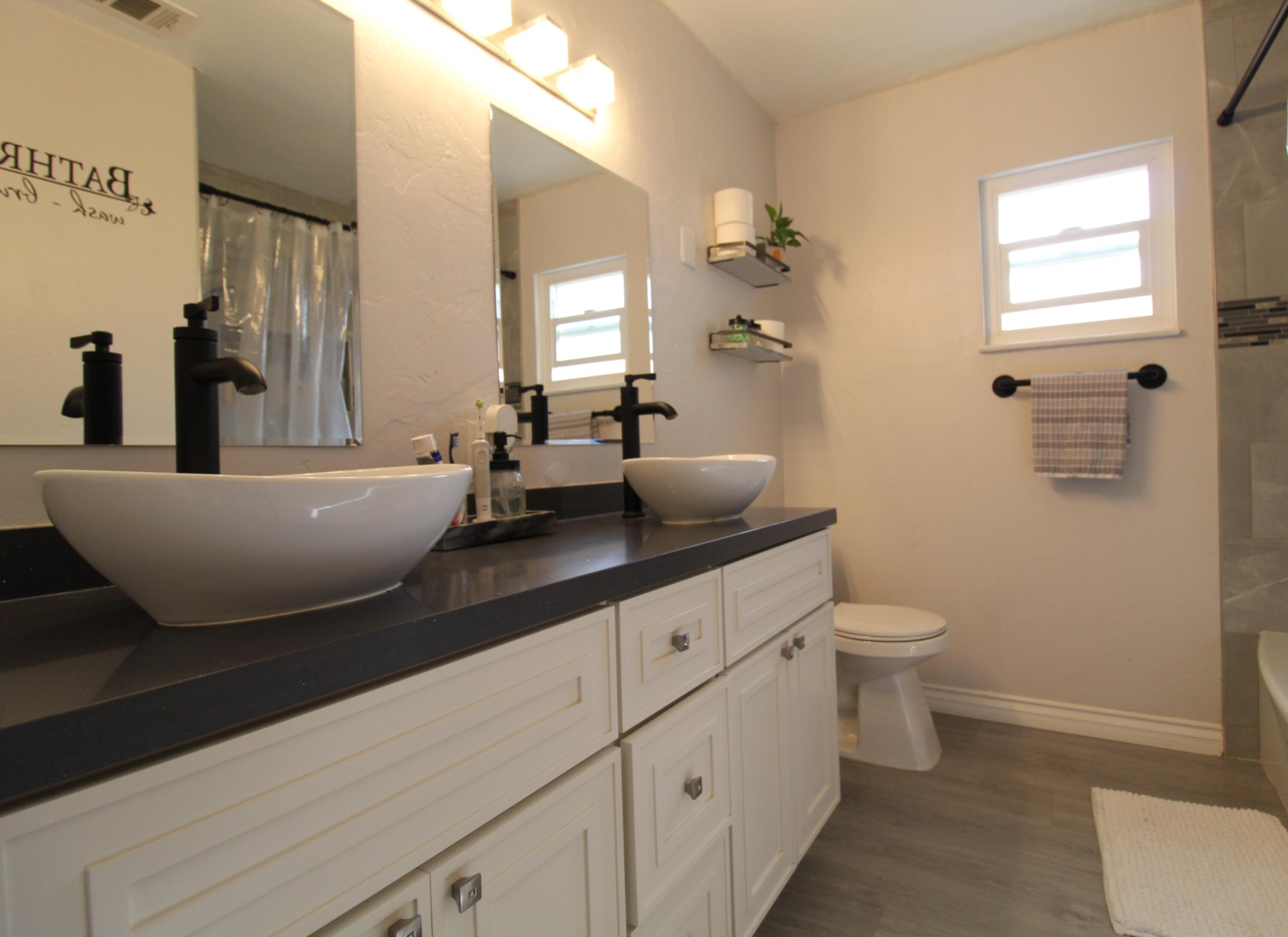 915 E Noble Ave, Visalia, CA 93292