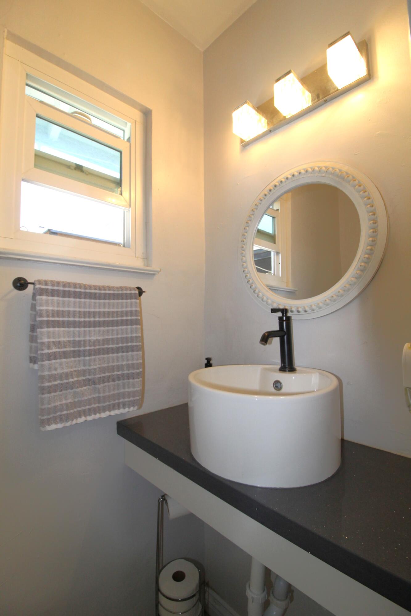 915 E Noble Ave, Visalia, CA 93292