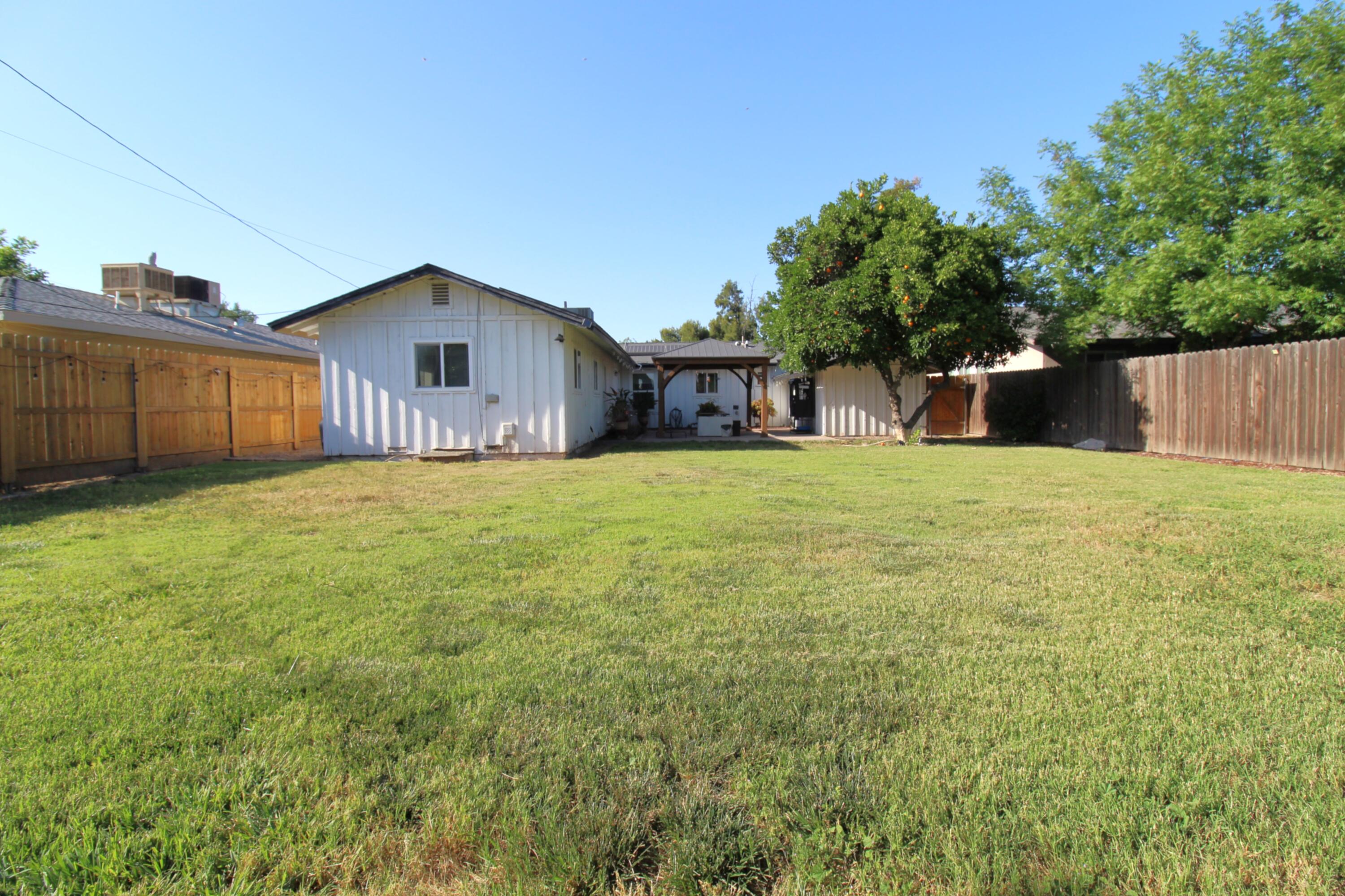 915 E Noble Ave, Visalia, CA 93292