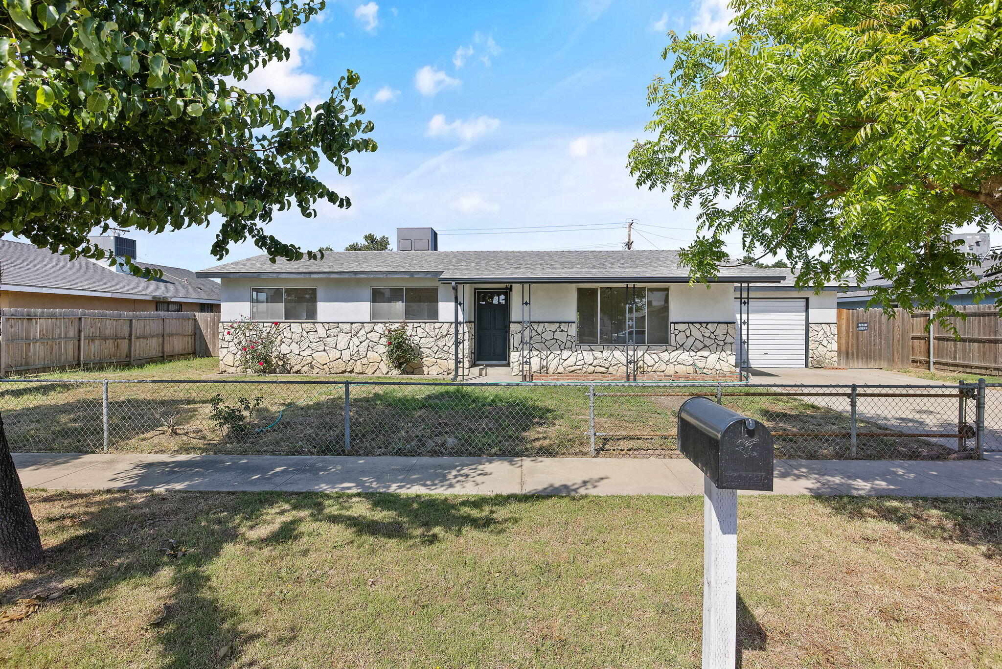 517 S S St, Tulare, CA 93274