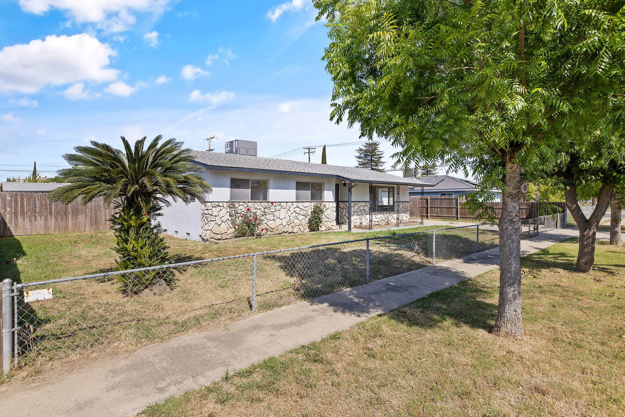 517 S S St, Tulare, CA 93274