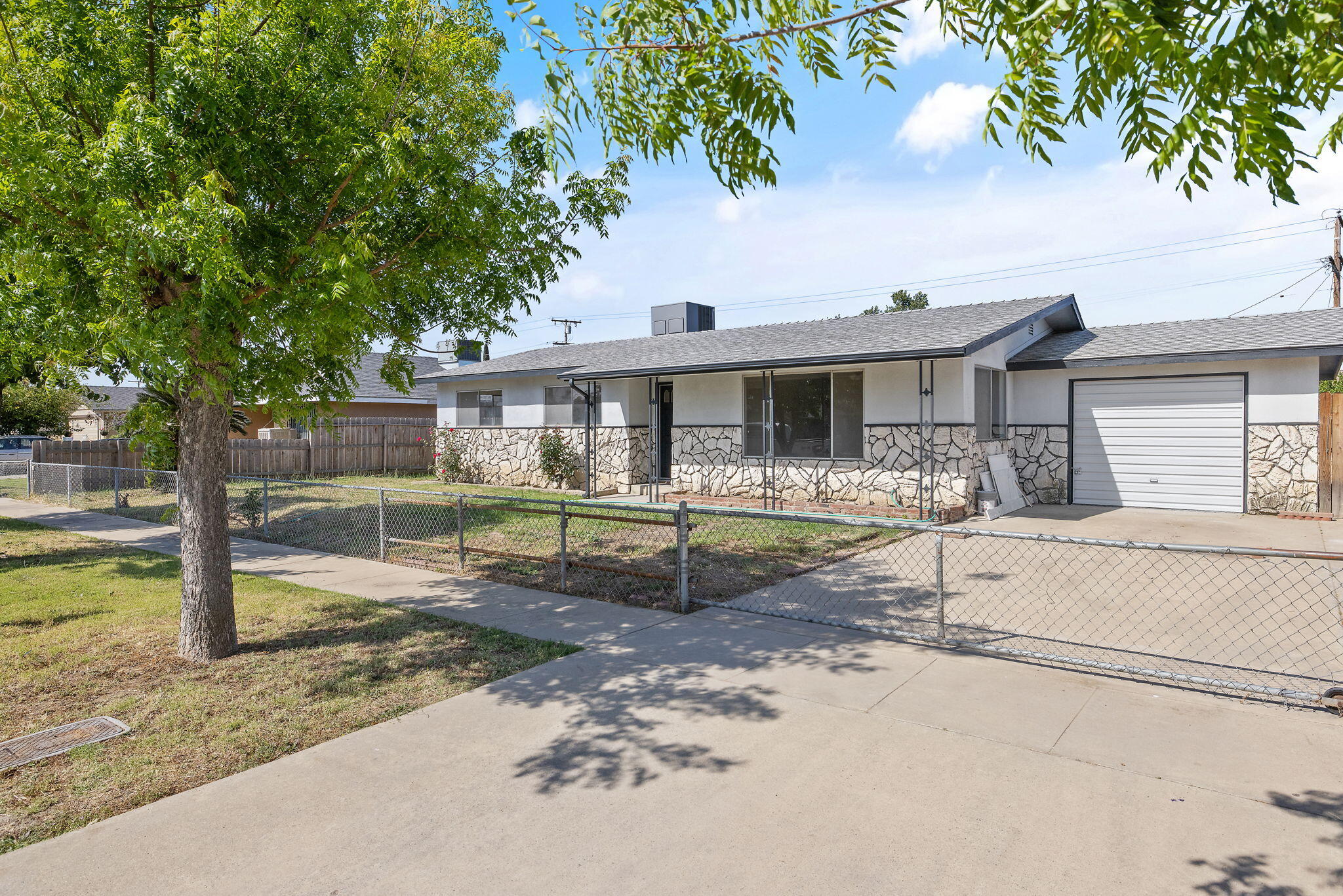 517 S S St, Tulare, CA 93274