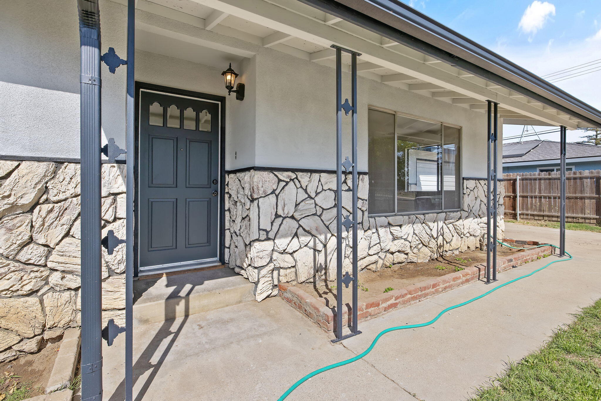 517 S S St, Tulare, CA 93274