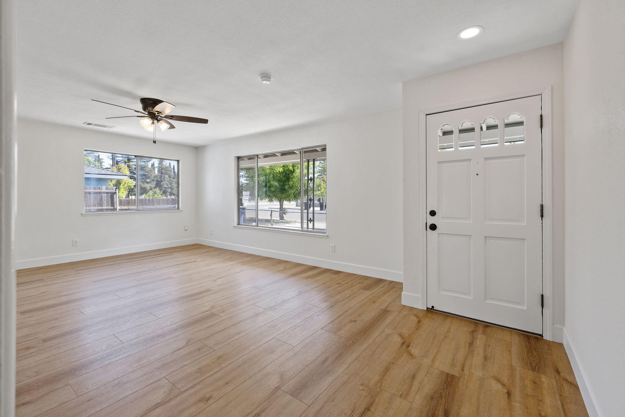 517 S S St, Tulare, CA 93274