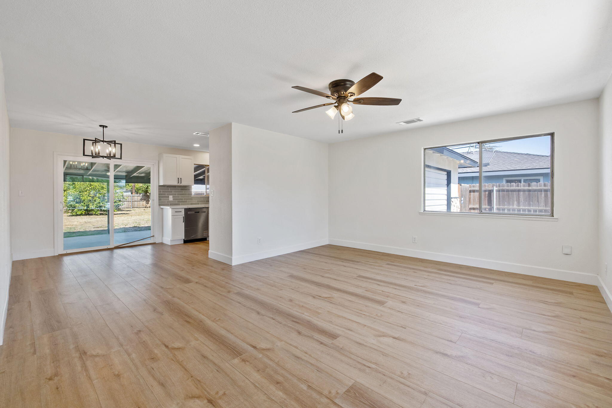 517 S S St, Tulare, CA 93274