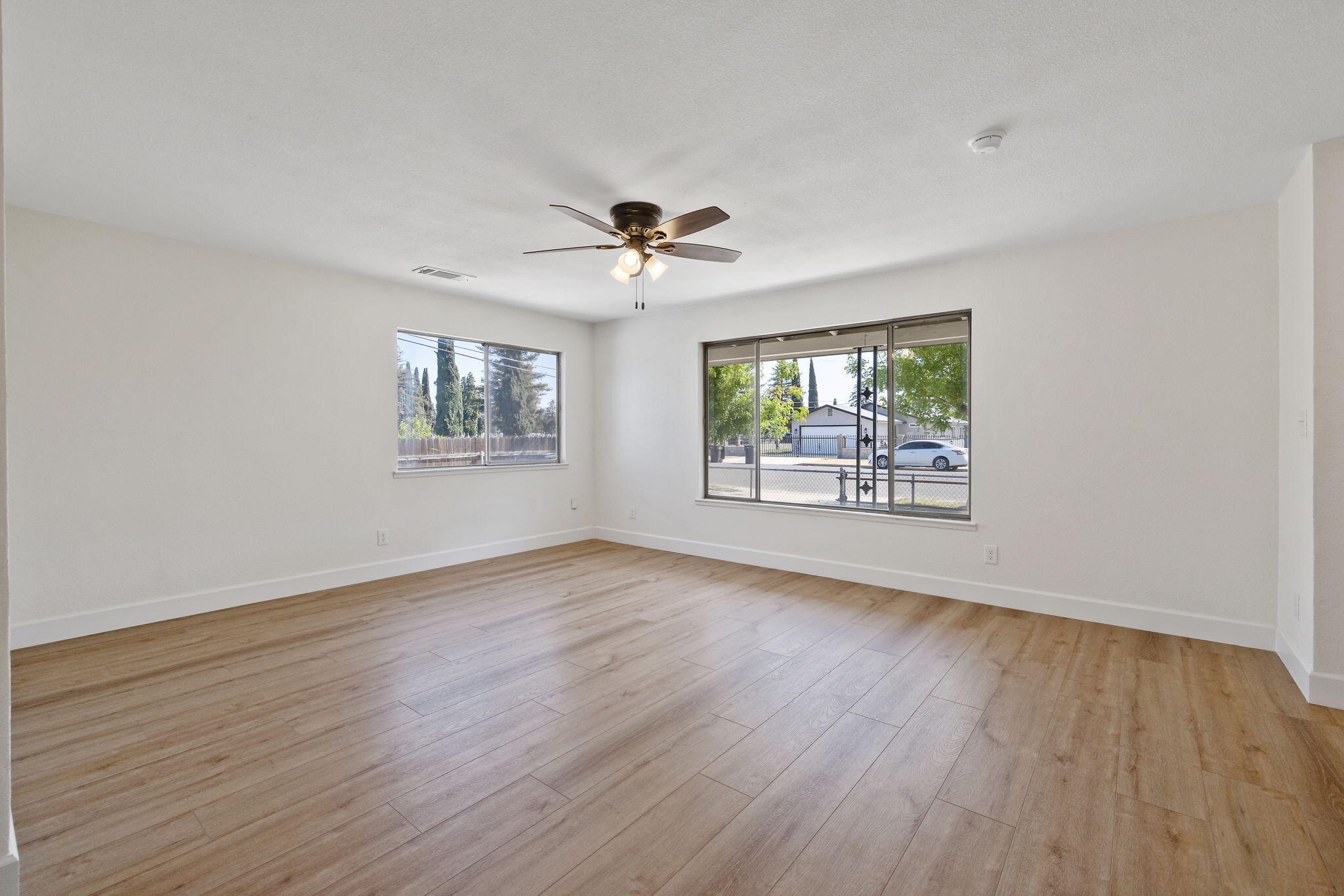 517 S S St, Tulare, CA 93274