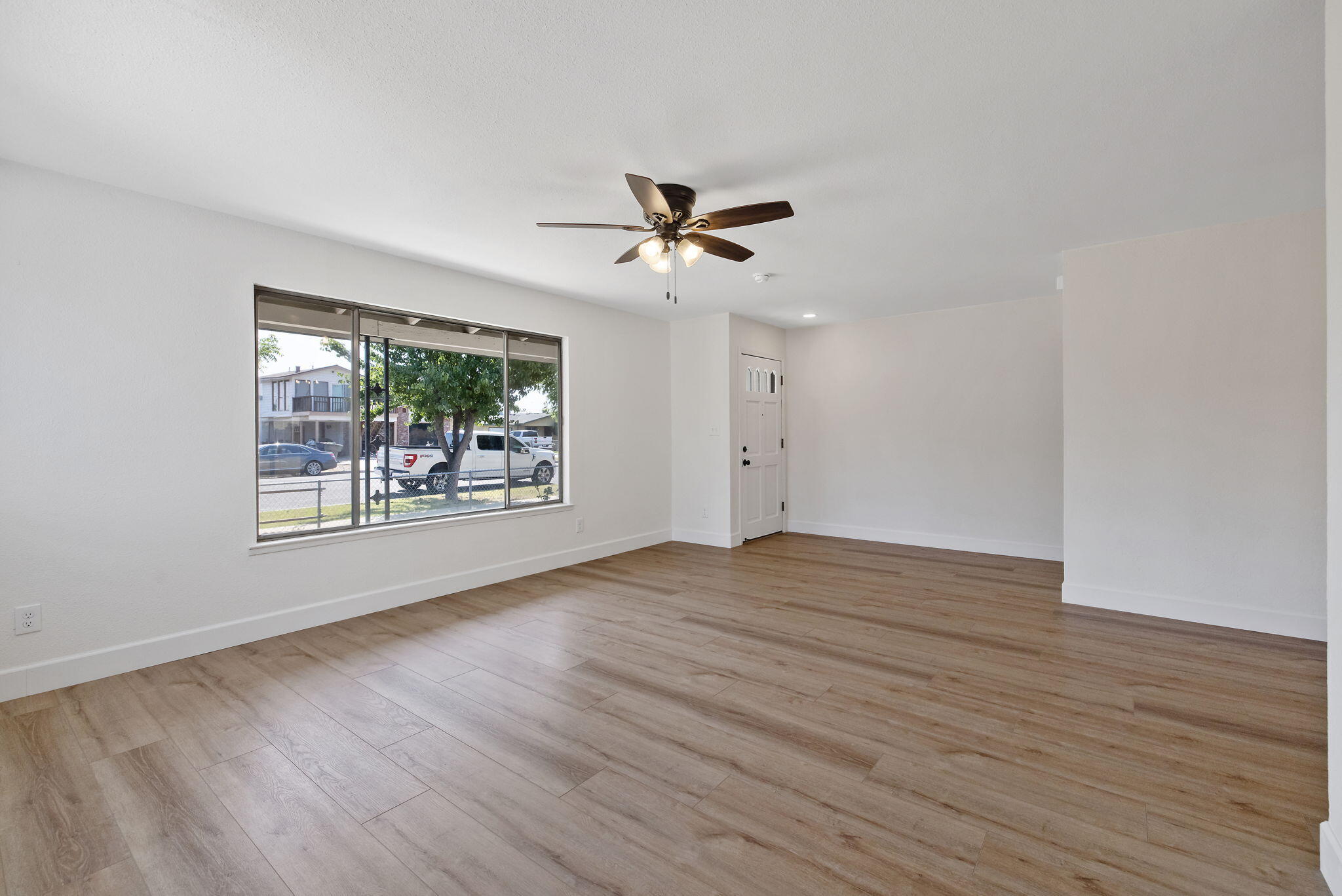 517 S S St, Tulare, CA 93274