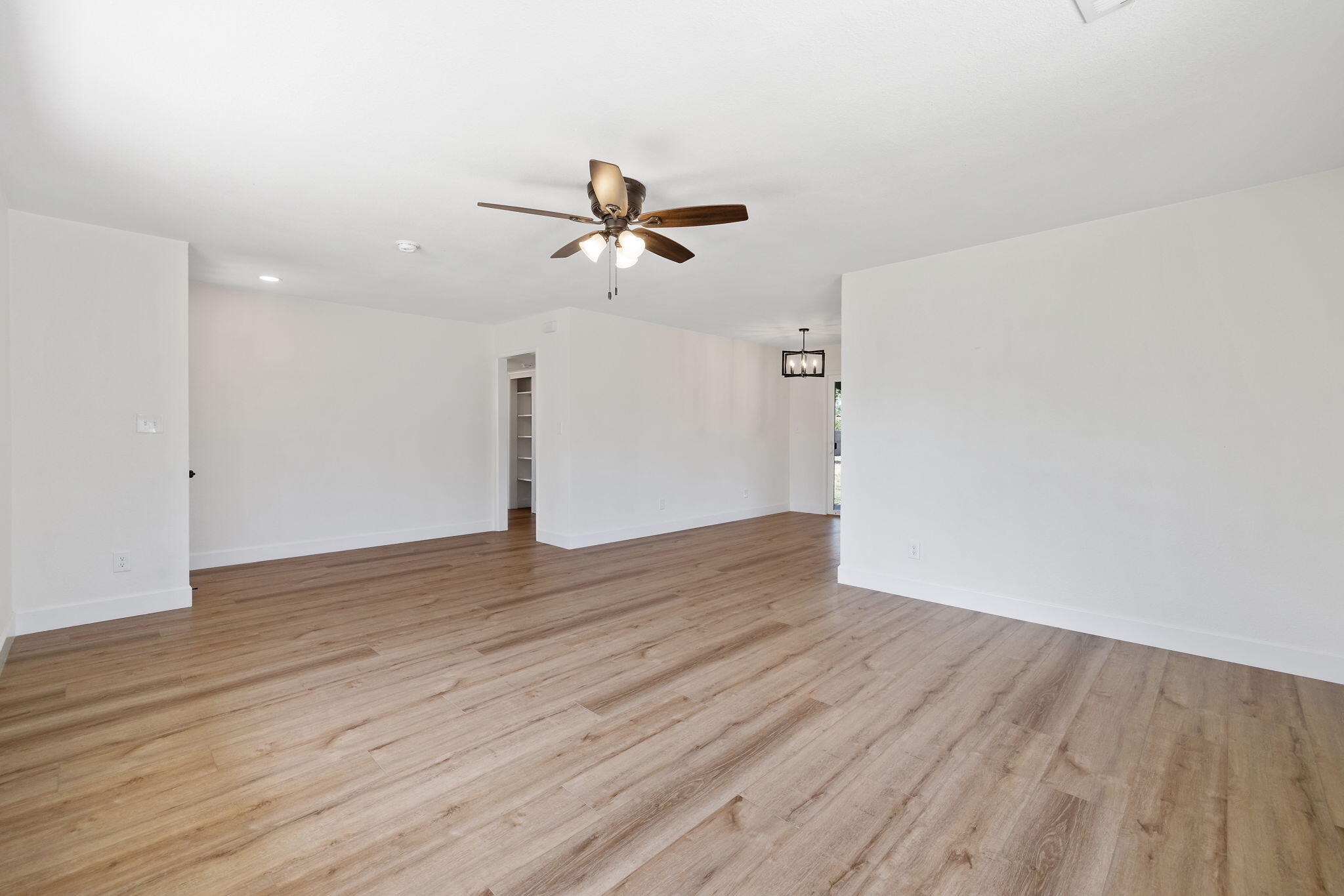 517 S S St, Tulare, CA 93274