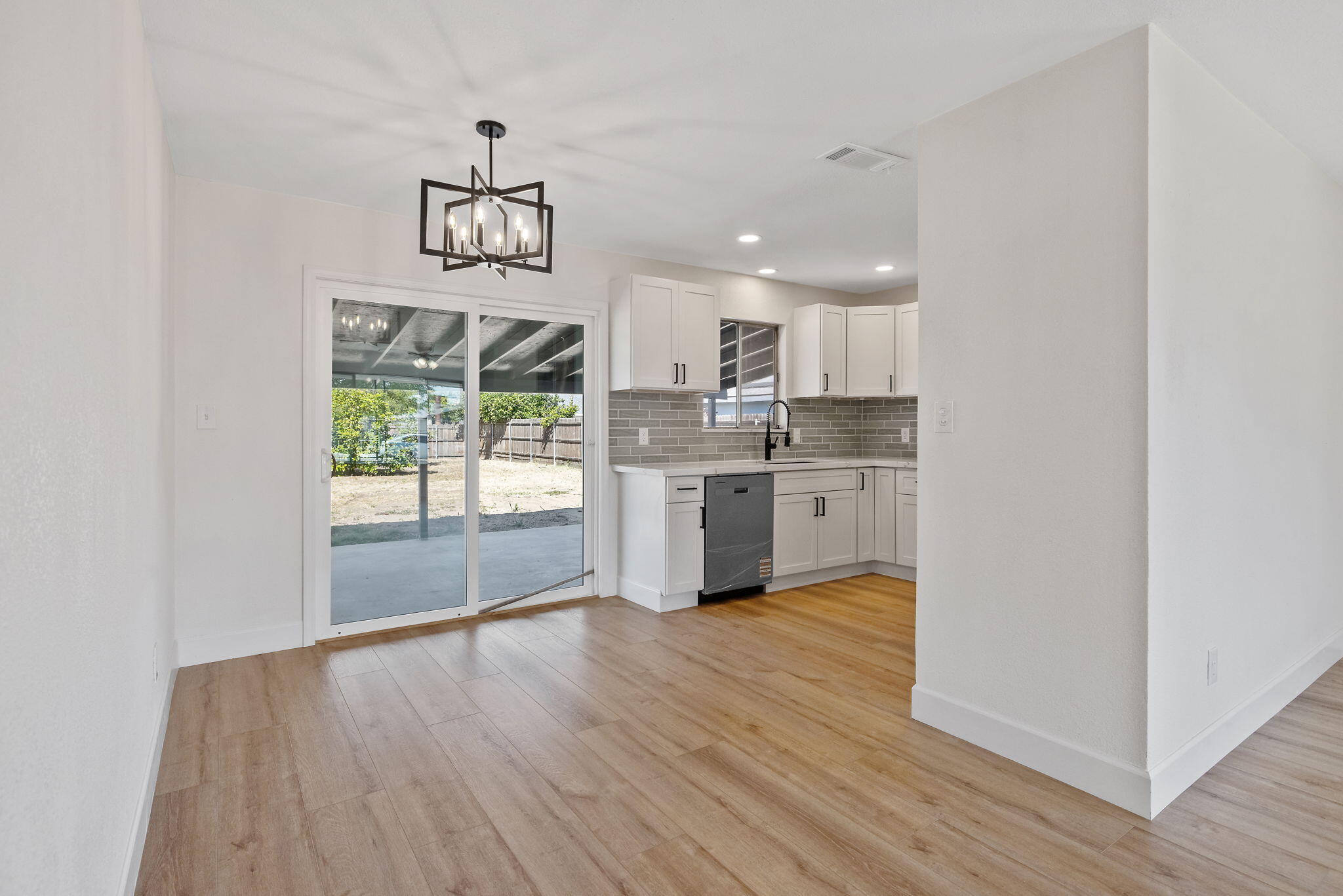 517 S S St, Tulare, CA 93274