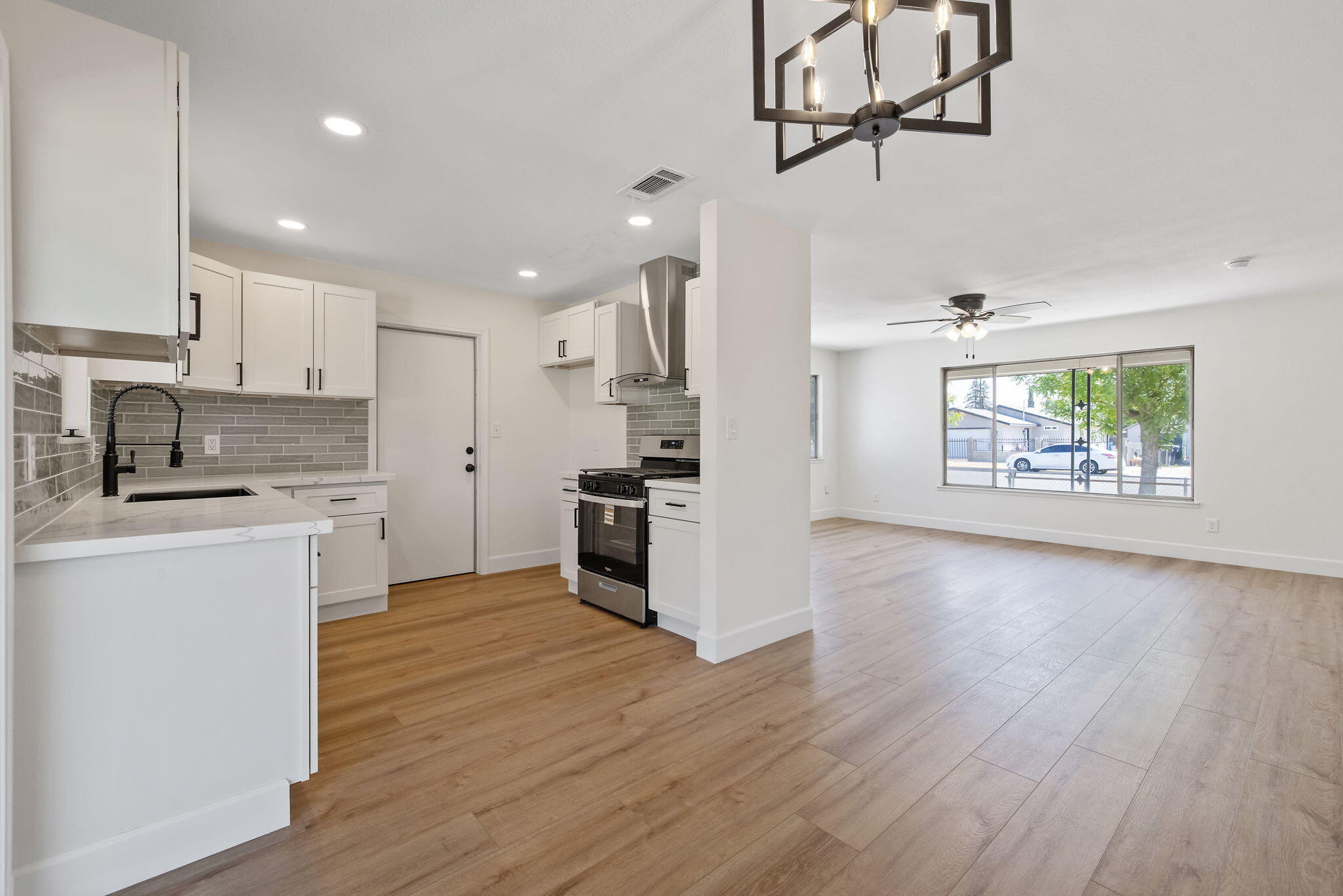 517 S S St, Tulare, CA 93274