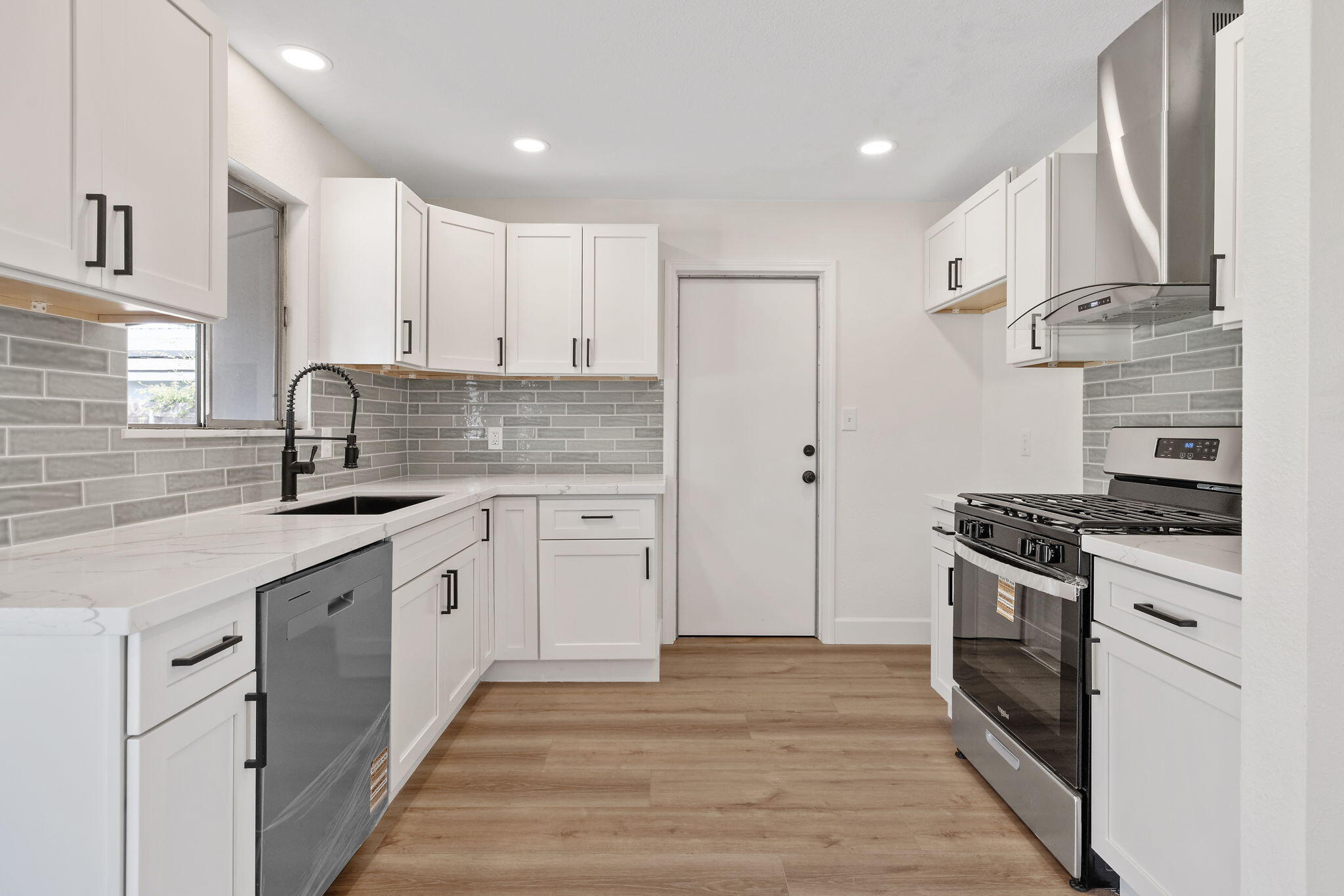 517 S S St, Tulare, CA 93274