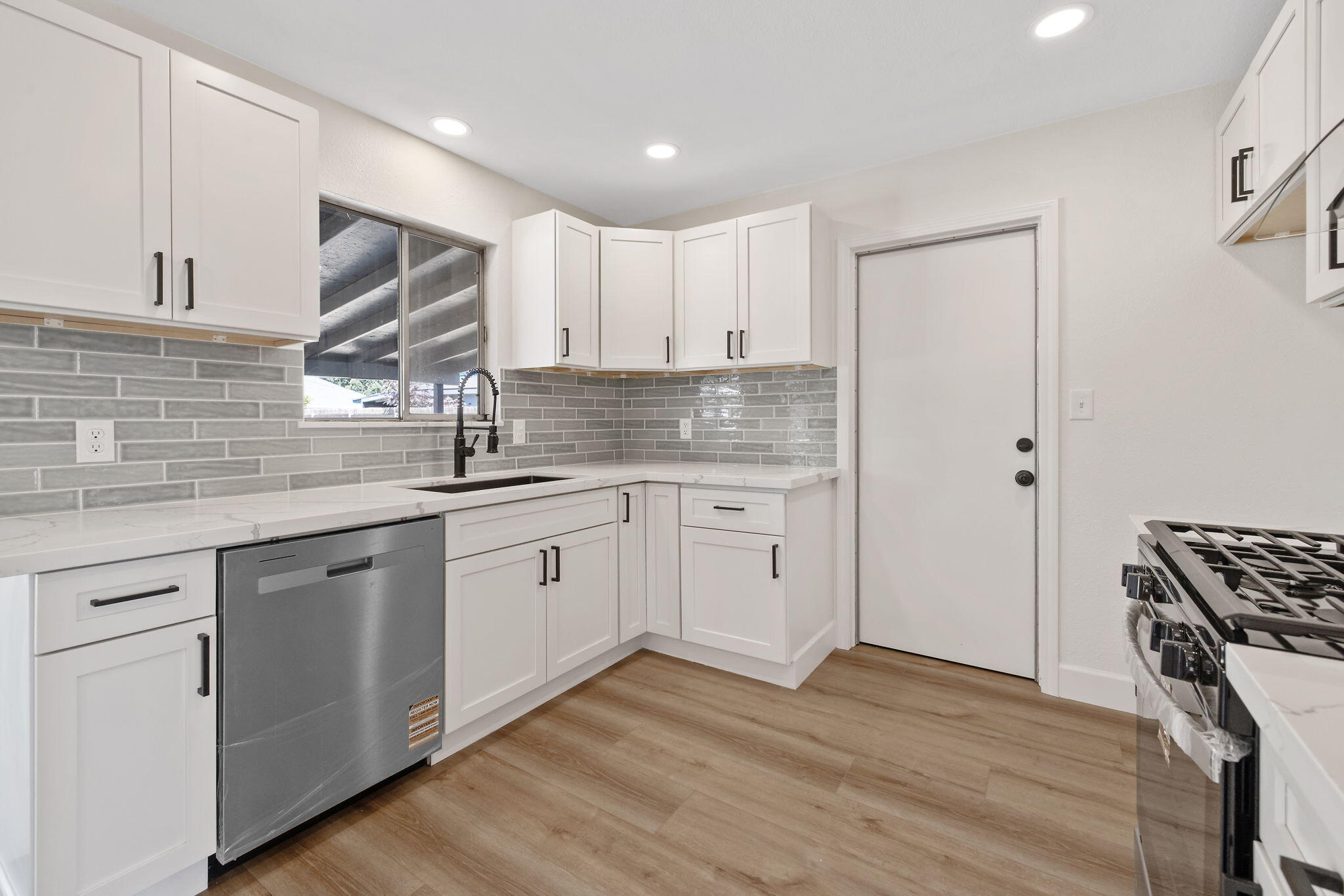 517 S S St, Tulare, CA 93274