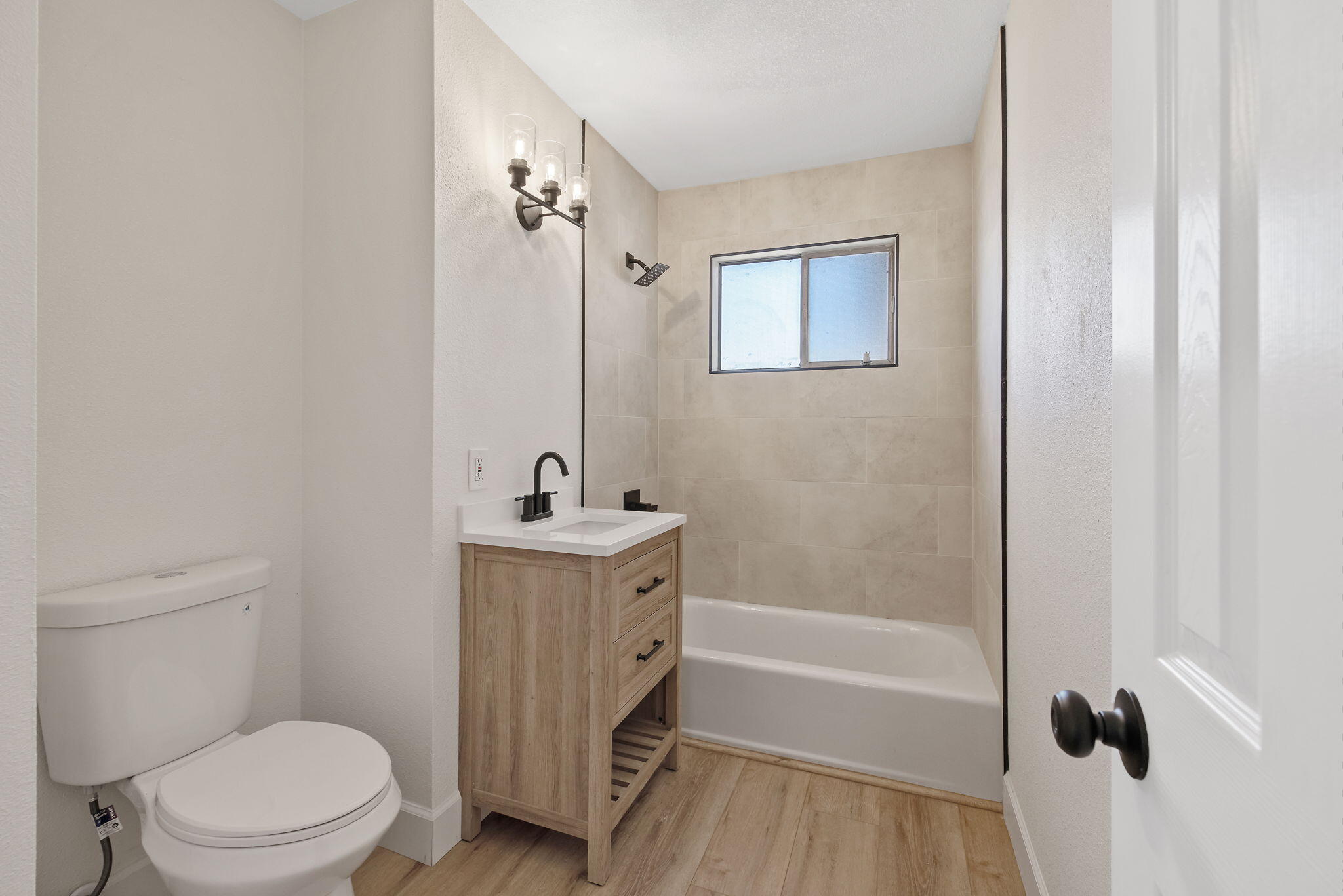 517 S S St, Tulare, CA 93274