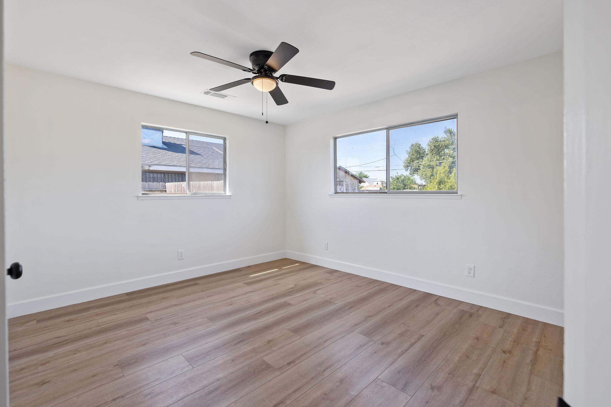 517 S S St, Tulare, CA 93274