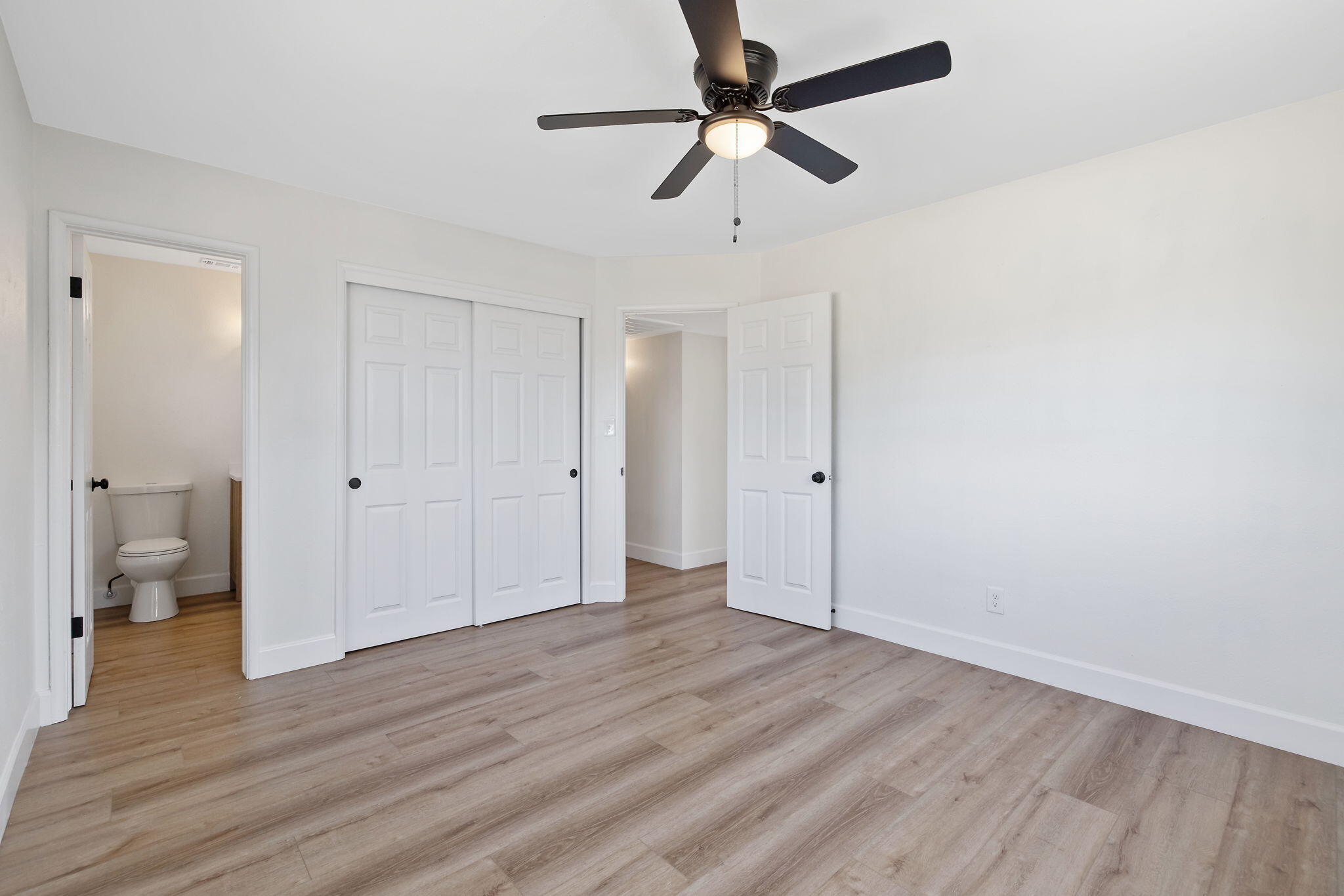 517 S S St, Tulare, CA 93274