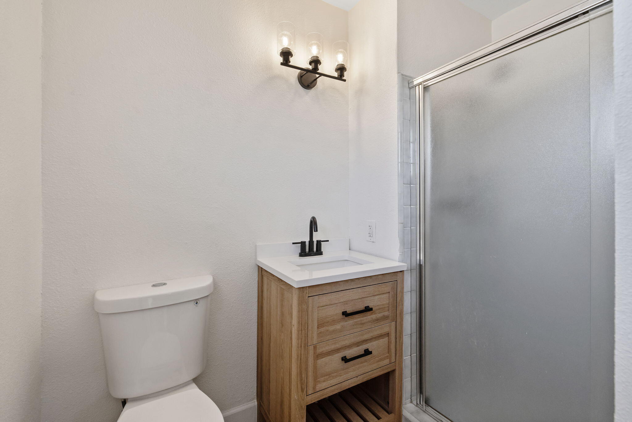 517 S S St, Tulare, CA 93274