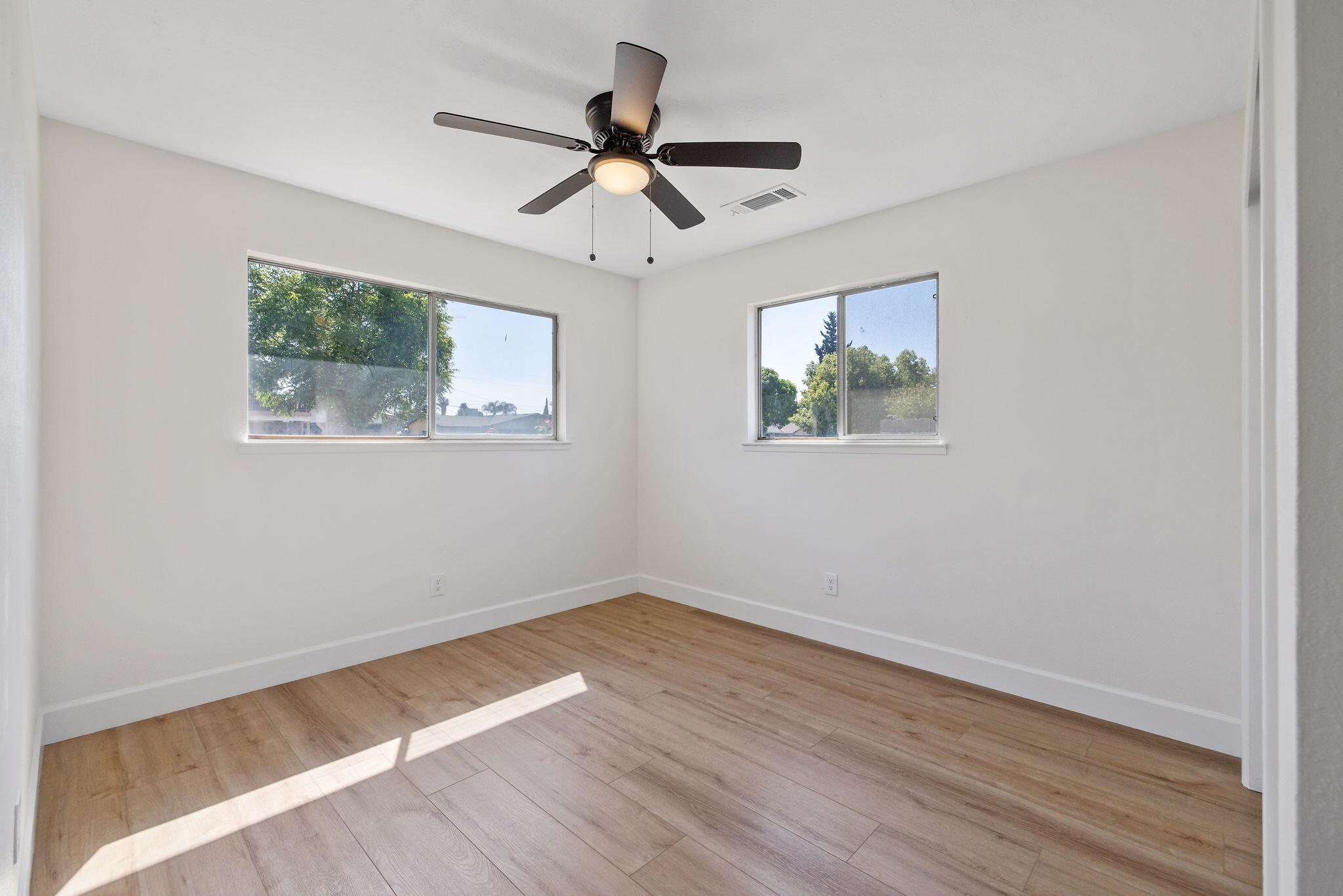 517 S S St, Tulare, CA 93274