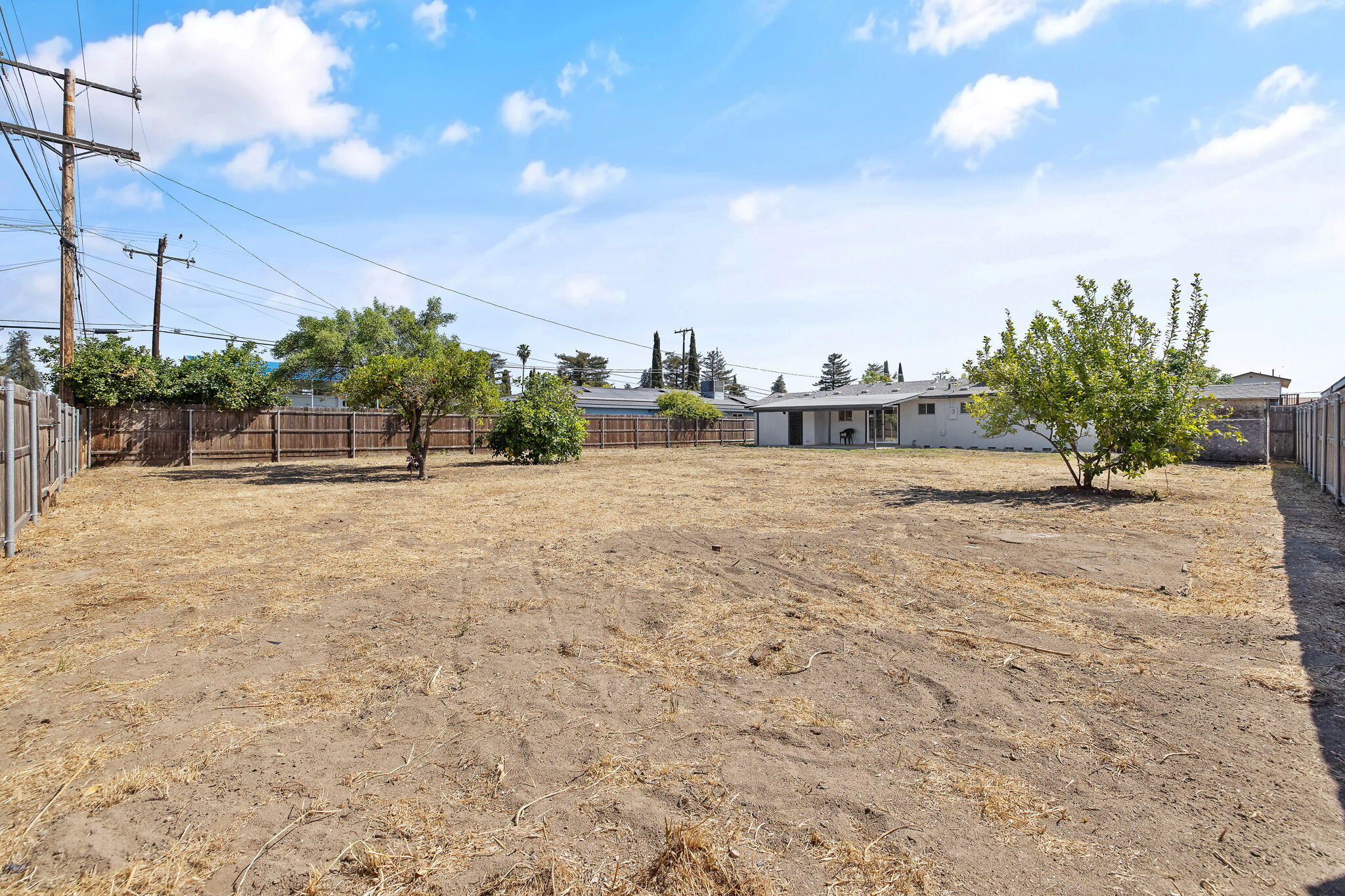 517 S S St, Tulare, CA 93274