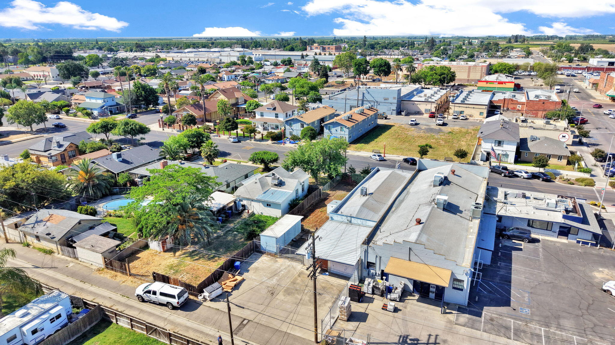 230 S K St, Dinuba, CA 93618