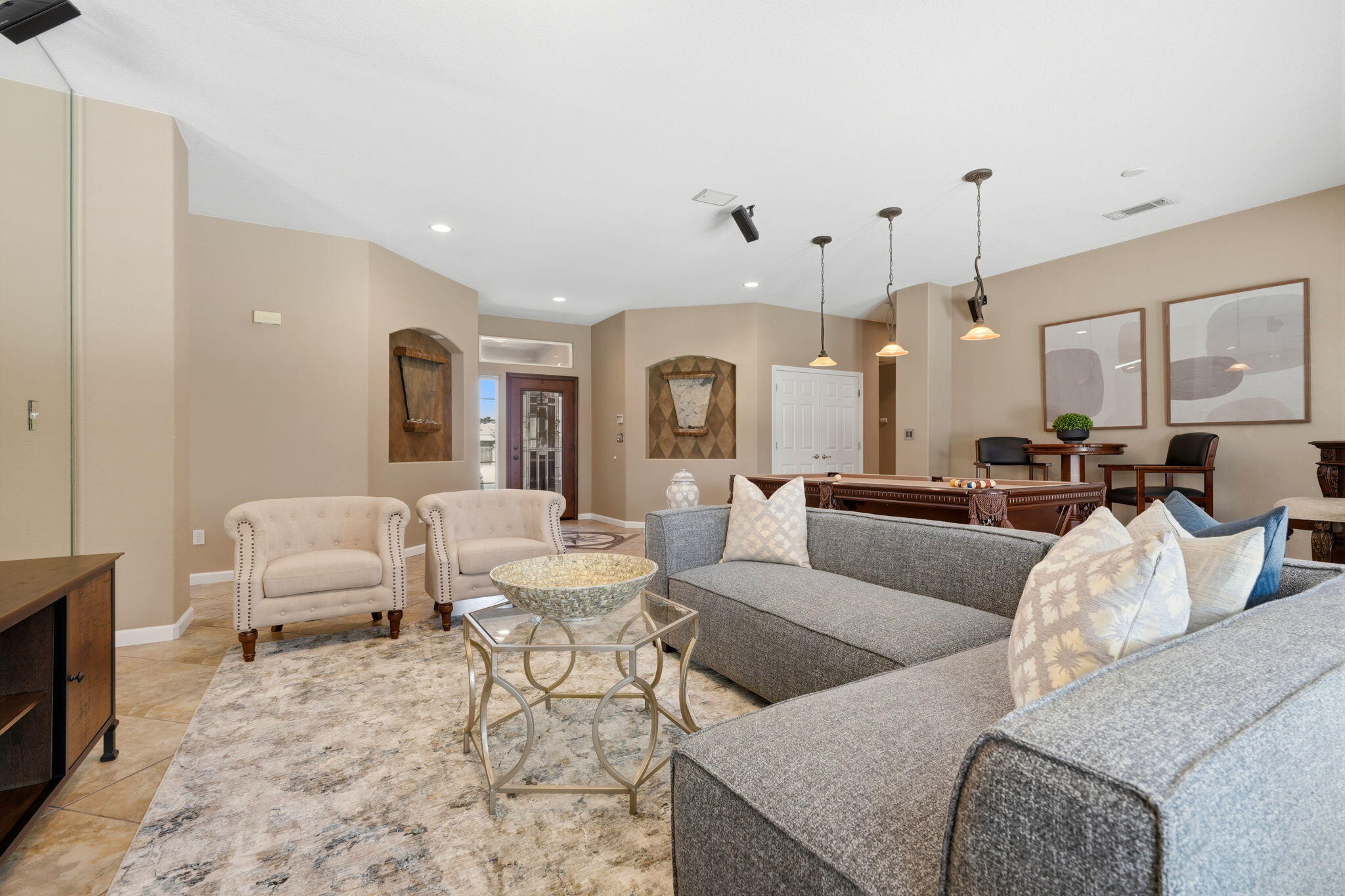 1945 W Picadilly Ln, Hanford, CA 93230