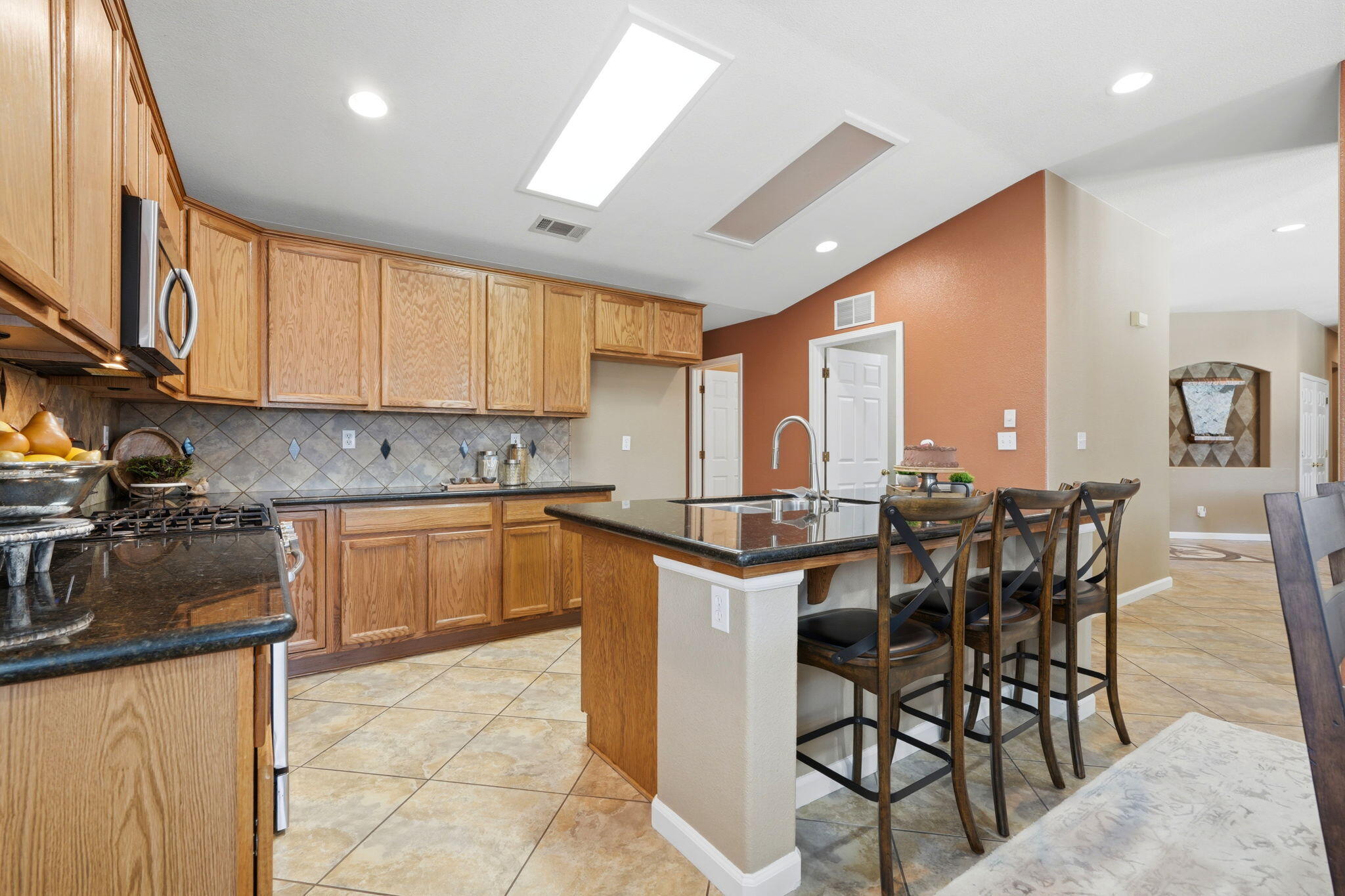 1945 W Picadilly Ln, Hanford, CA 93230