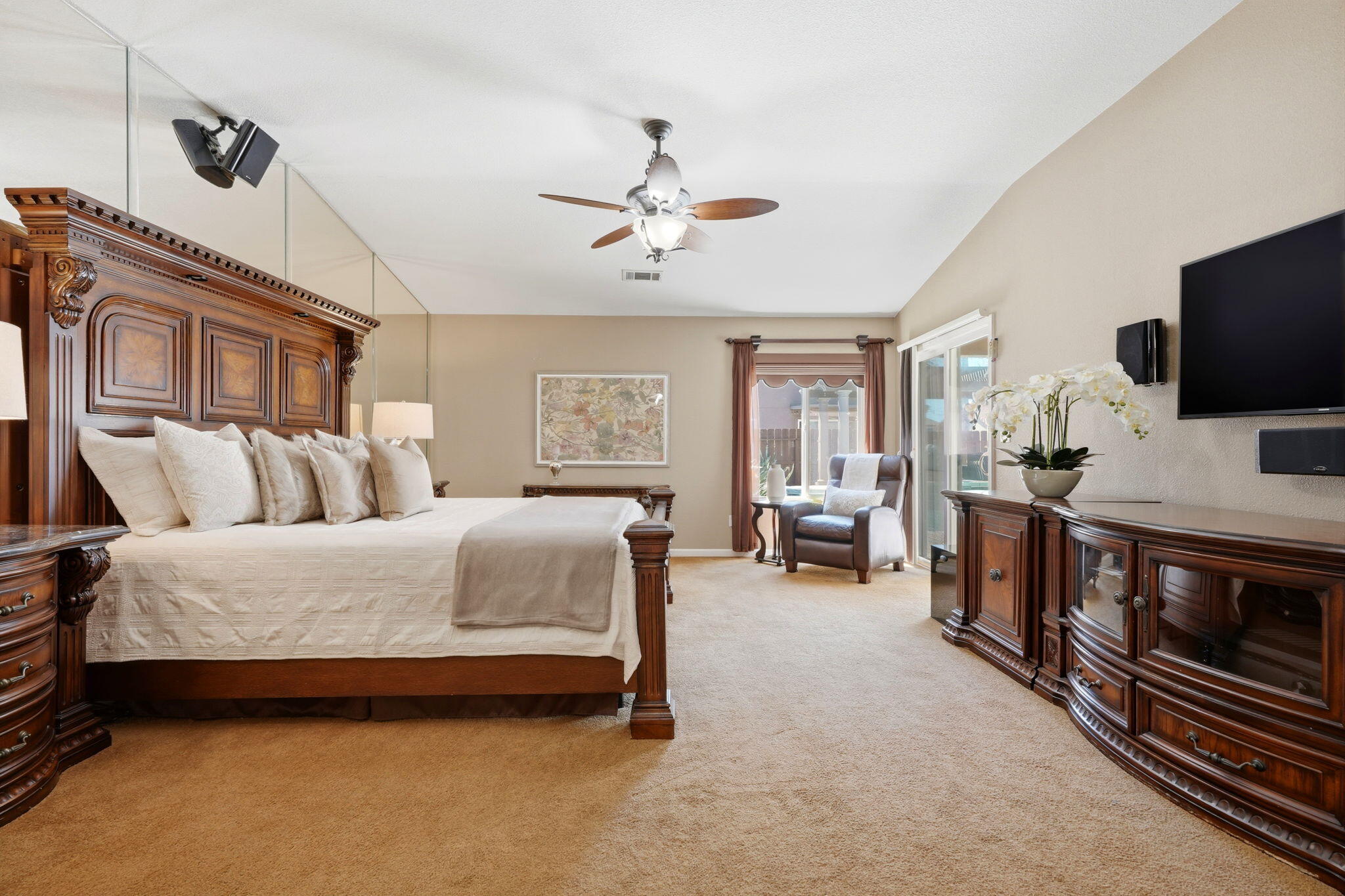 1945 W Picadilly Ln, Hanford, CA 93230