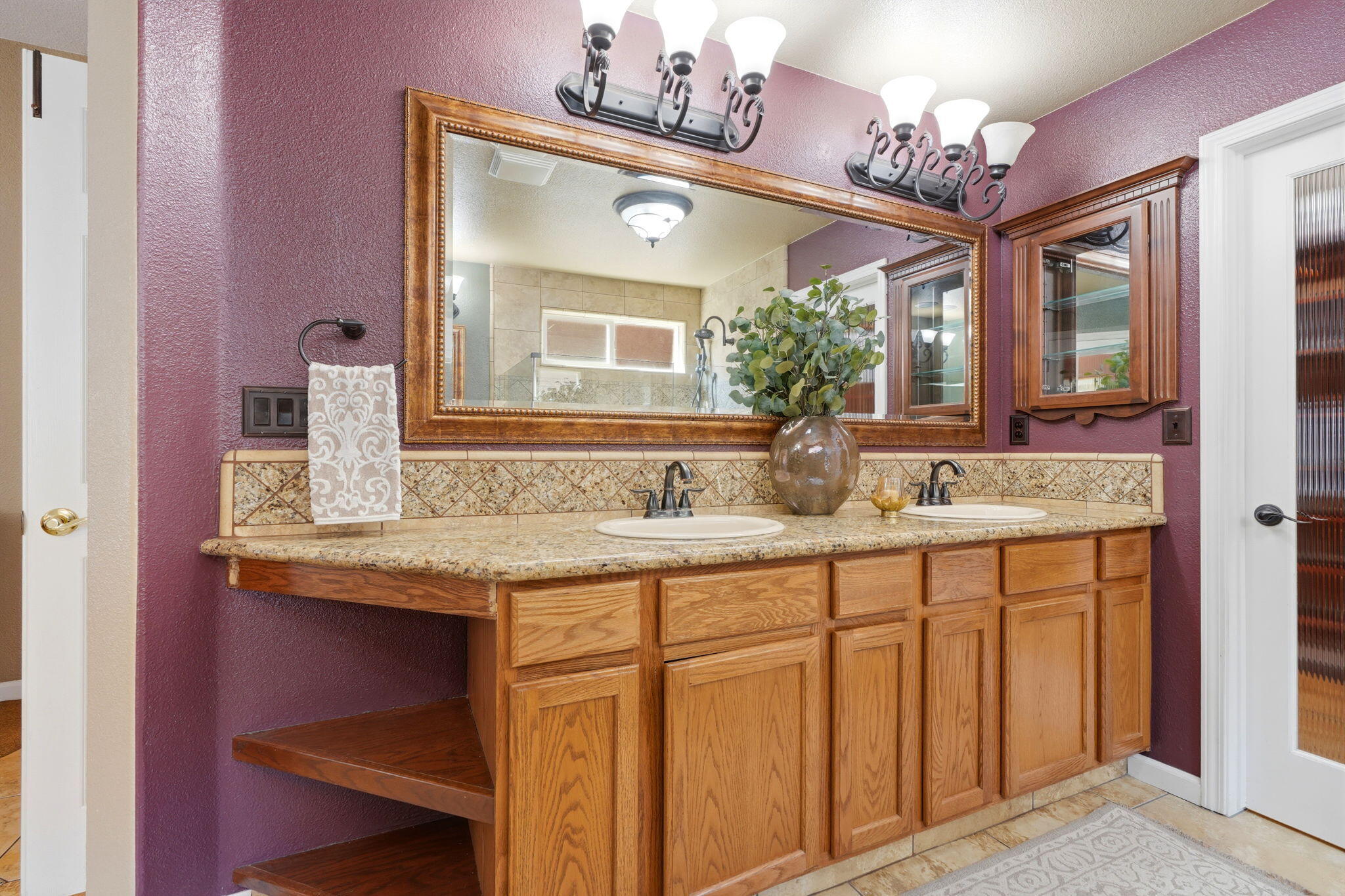 1945 W Picadilly Ln, Hanford, CA 93230