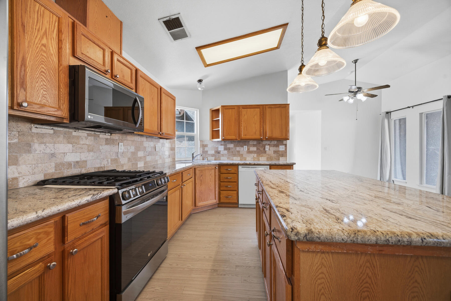 1752 Modoc Ave, Tulare, CA 93274