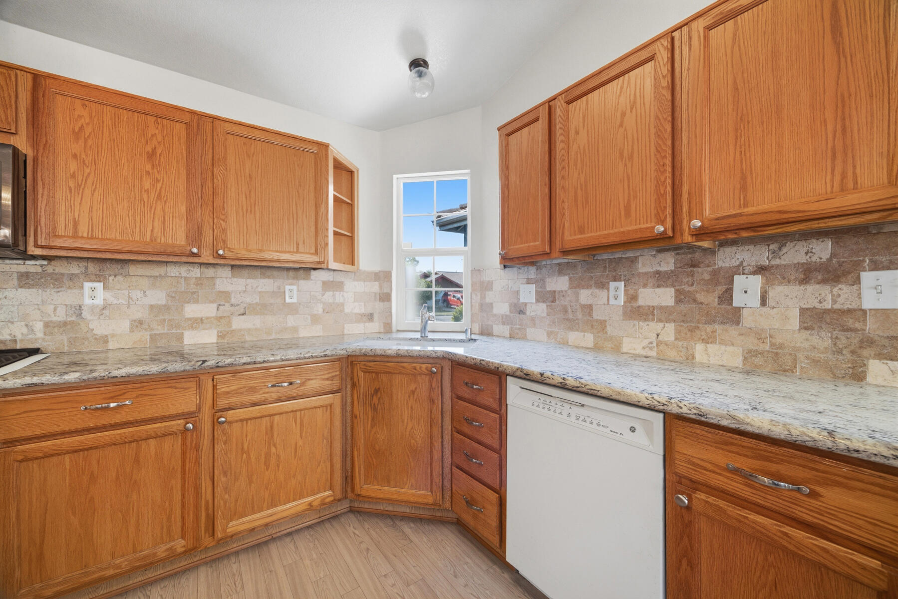 1752 Modoc Ave, Tulare, CA 93274