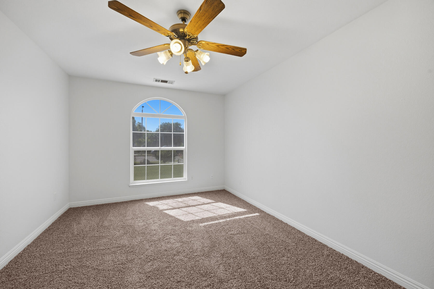 1752 Modoc Ave, Tulare, CA 93274