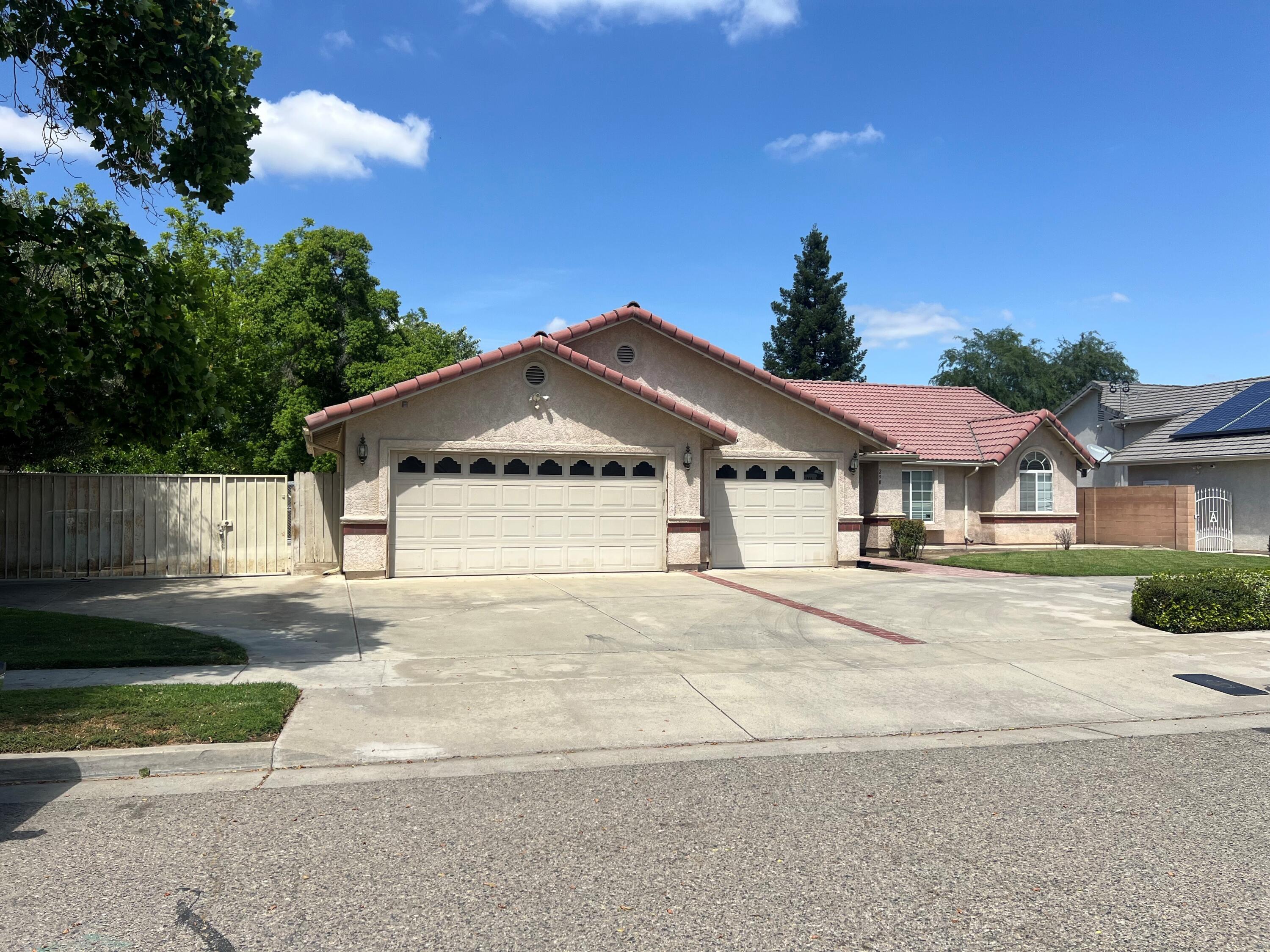 290 E Garfield Ave, Tulare, CA 93274