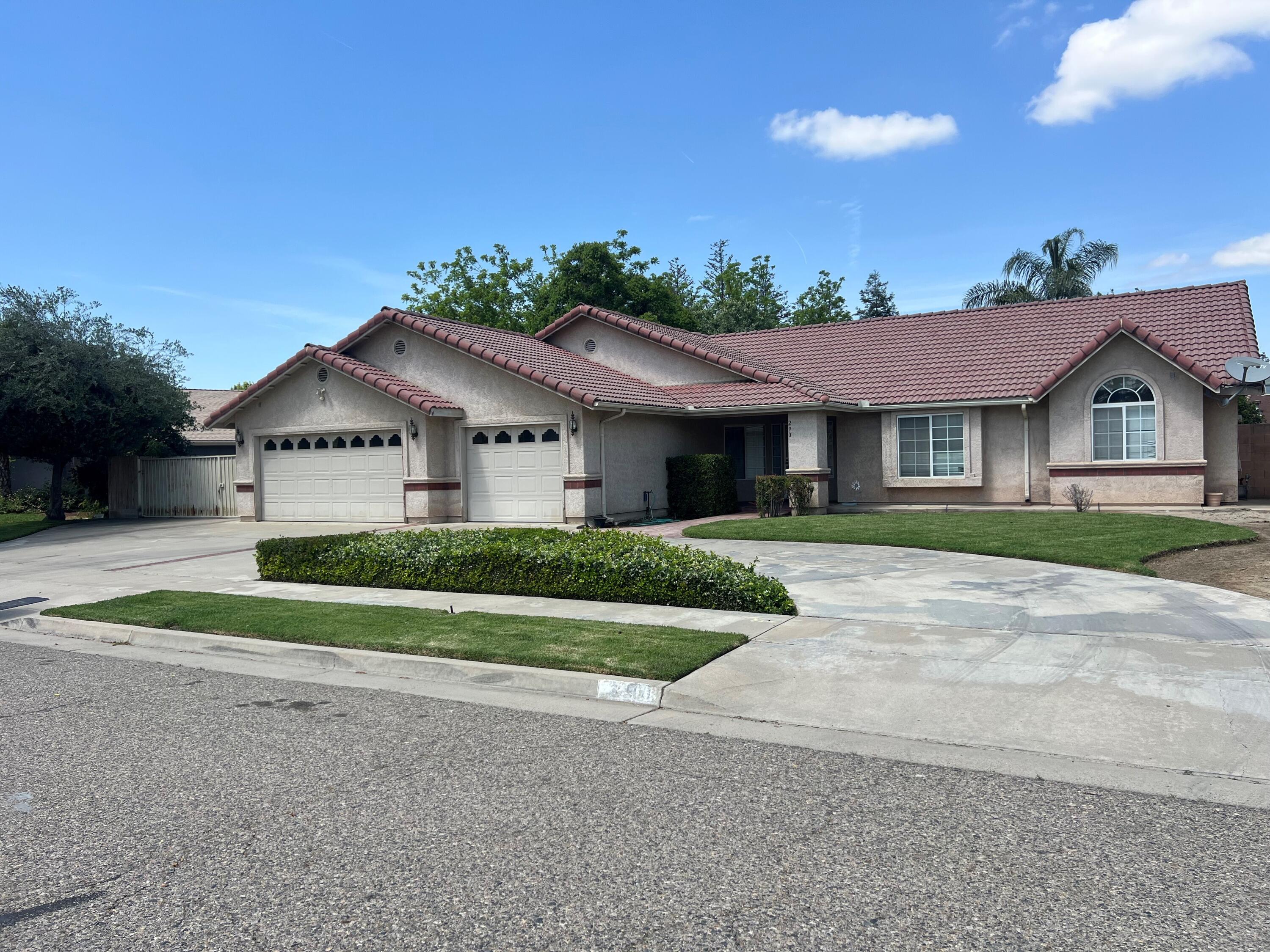 290 E Garfield Ave, Tulare, CA 93274