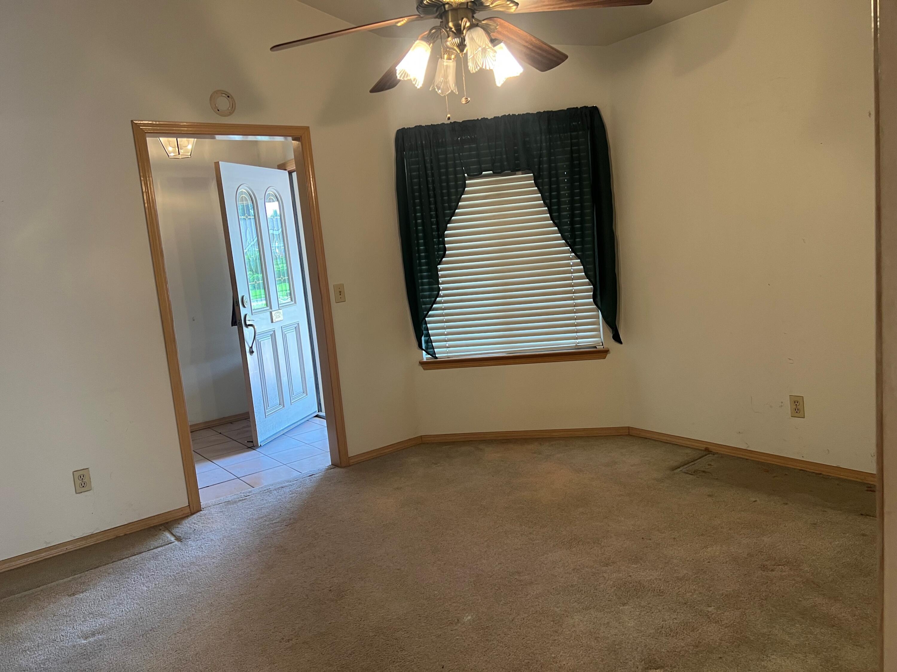 290 E Garfield Ave, Tulare, CA 93274