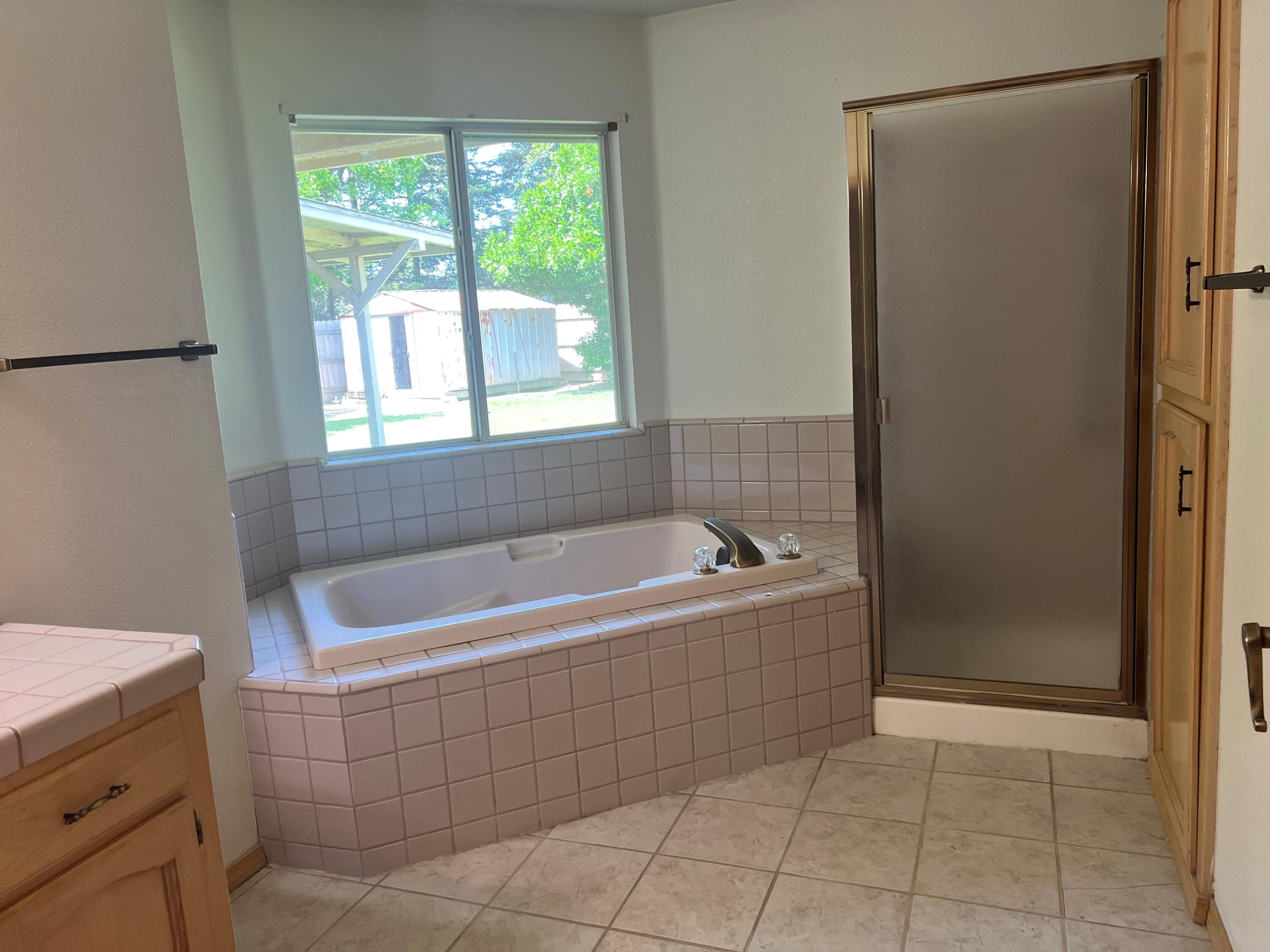 290 E Garfield Ave, Tulare, CA 93274