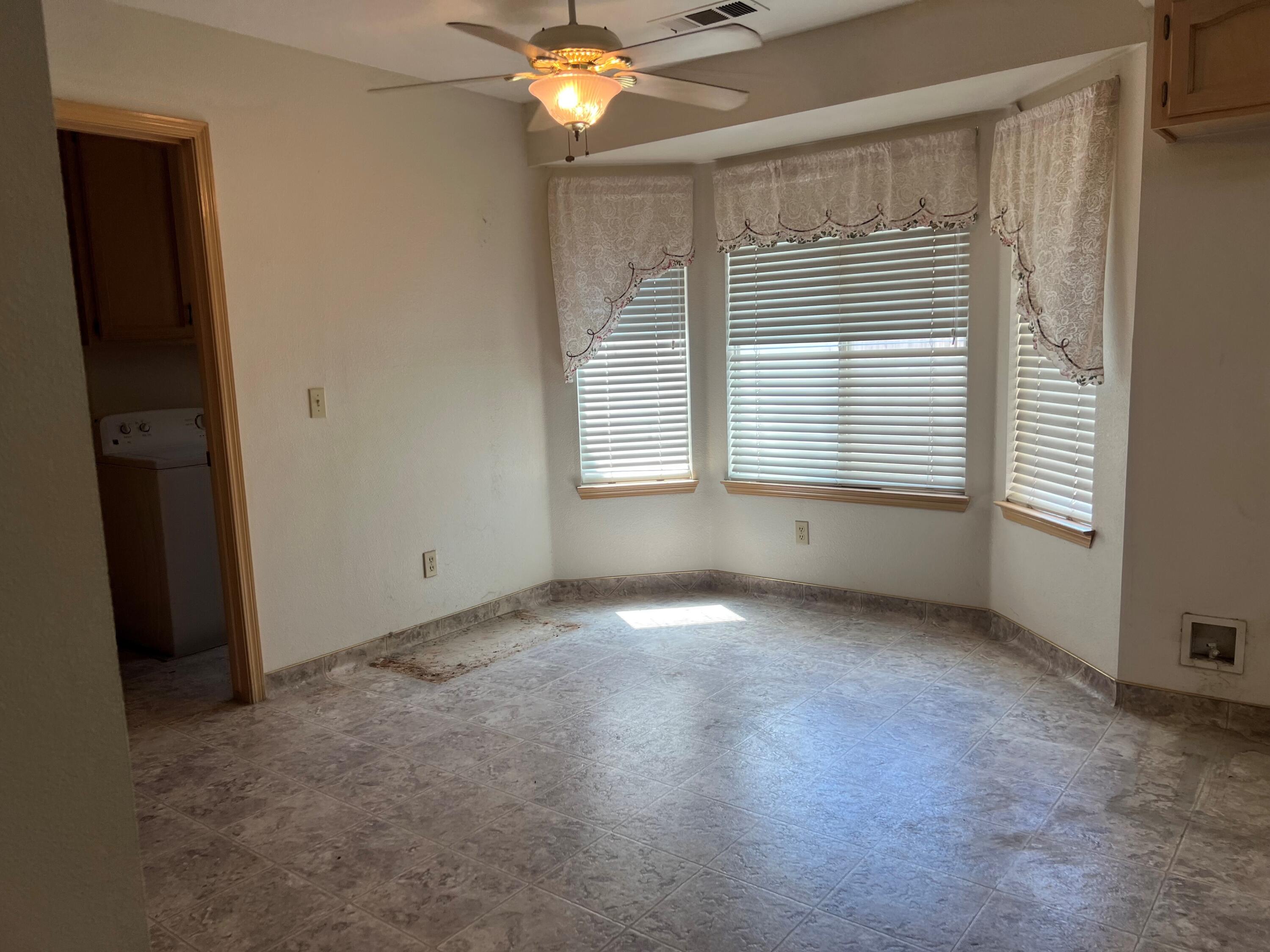 290 E Garfield Ave, Tulare, CA 93274