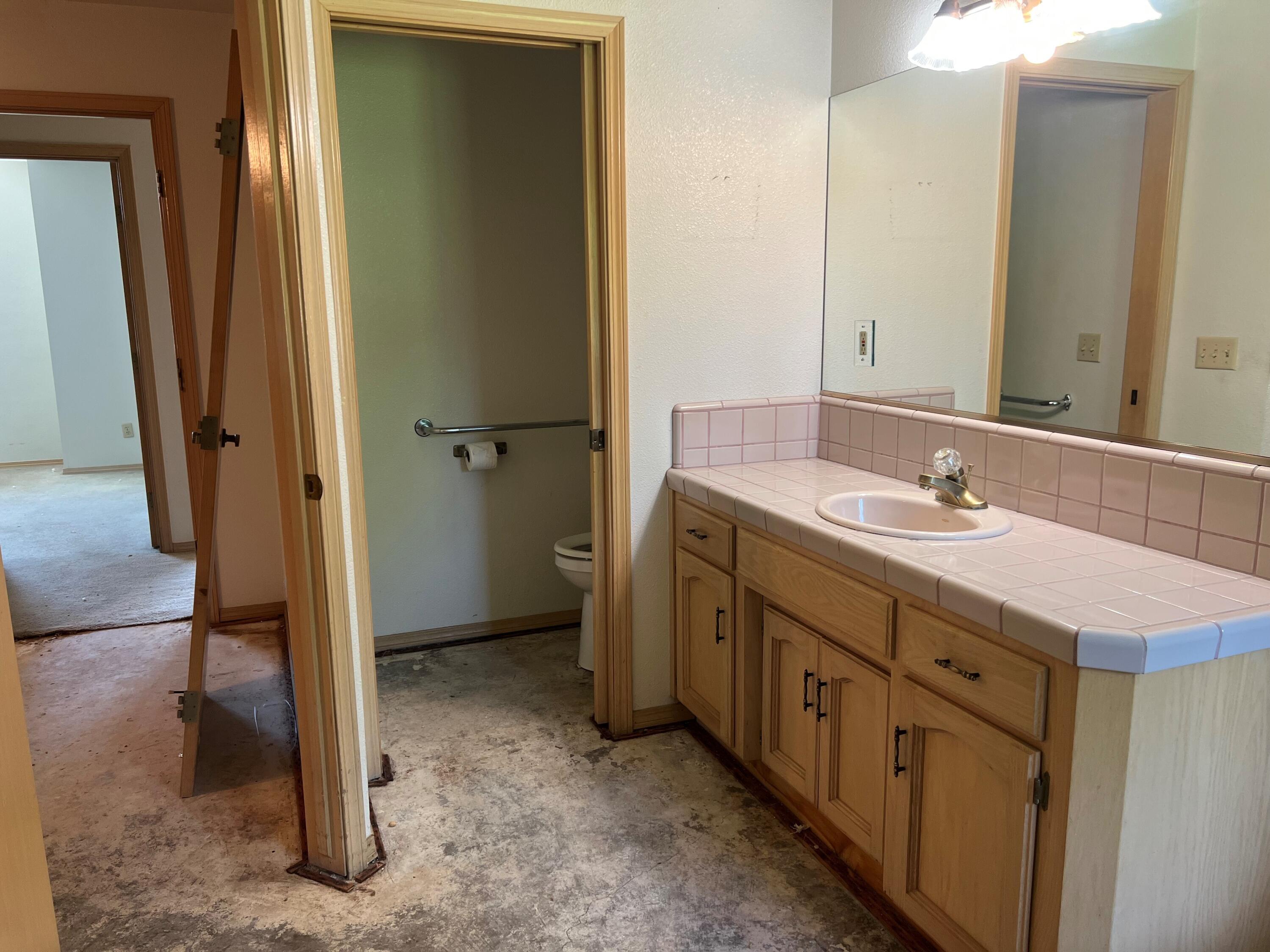 290 E Garfield Ave, Tulare, CA 93274