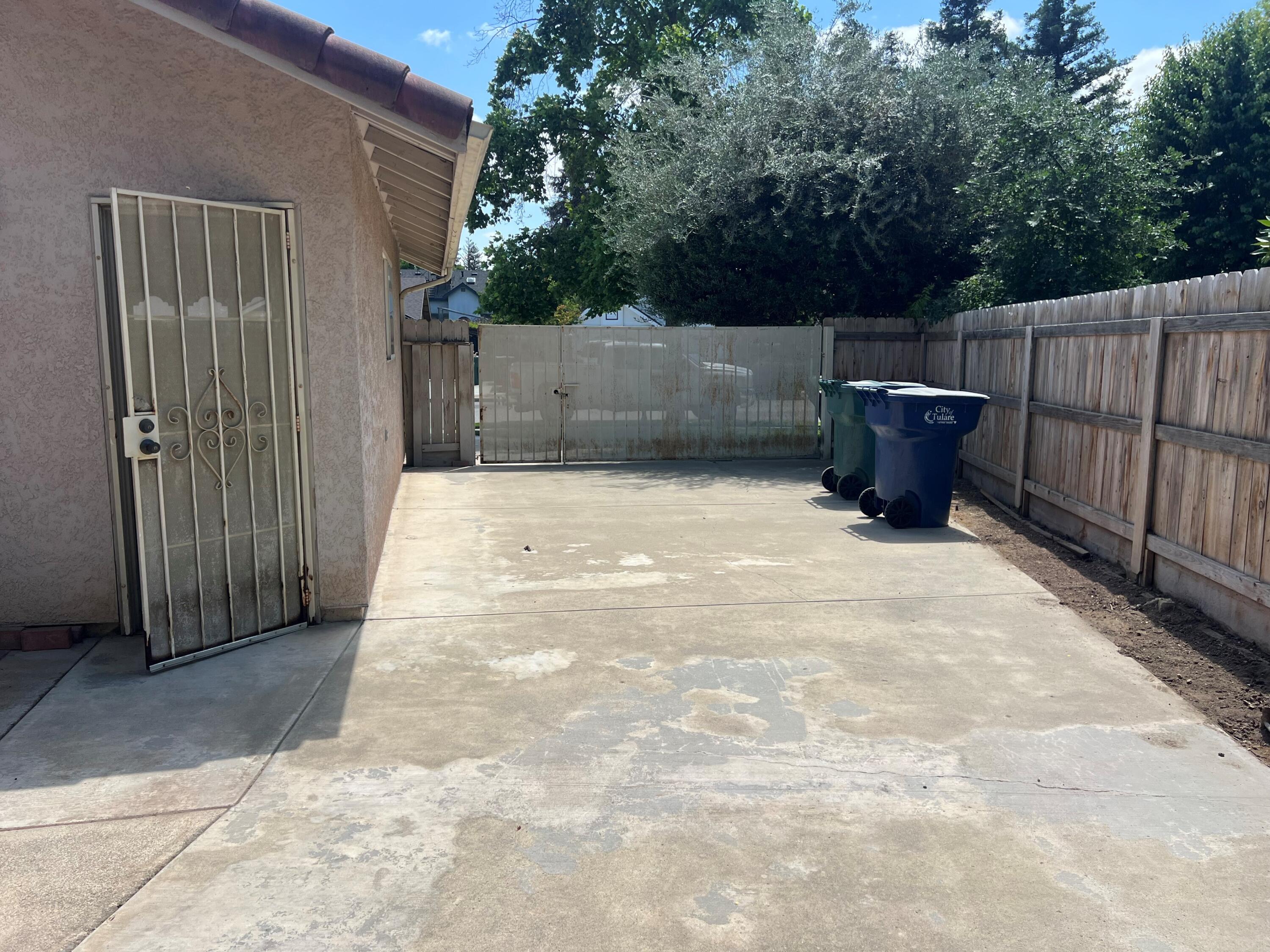 290 E Garfield Ave, Tulare, CA 93274