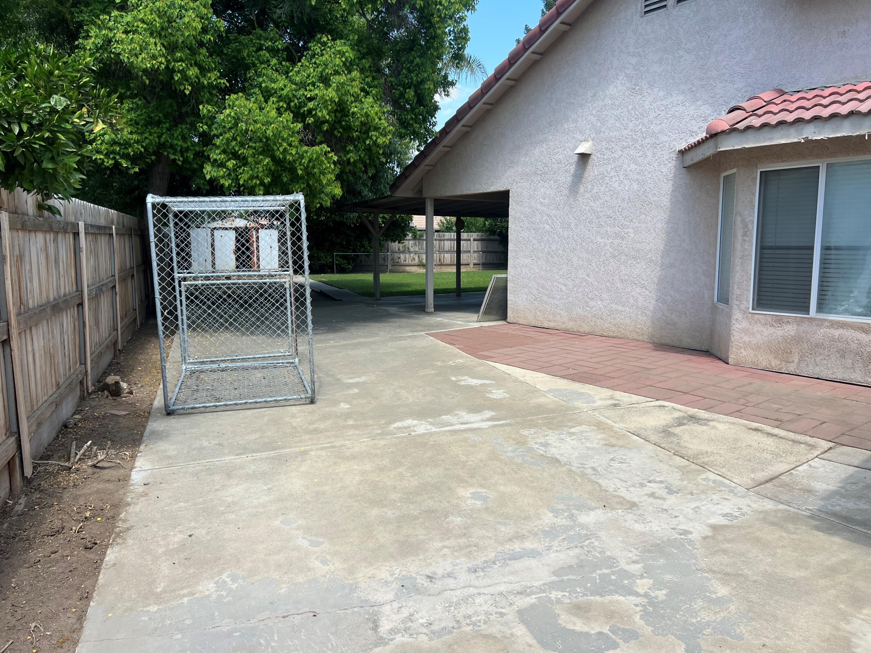 290 E Garfield Ave, Tulare, CA 93274