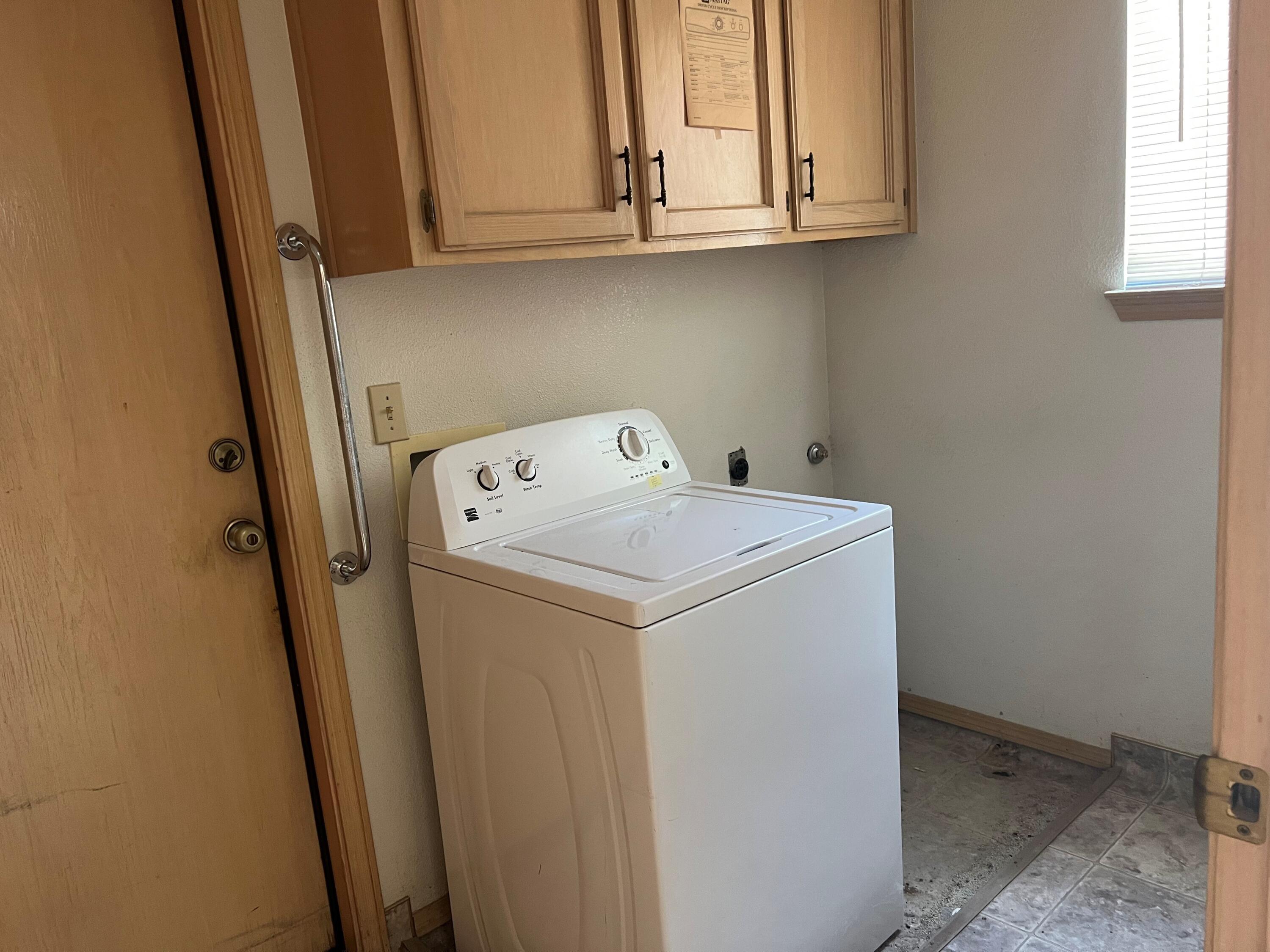 290 E Garfield Ave, Tulare, CA 93274