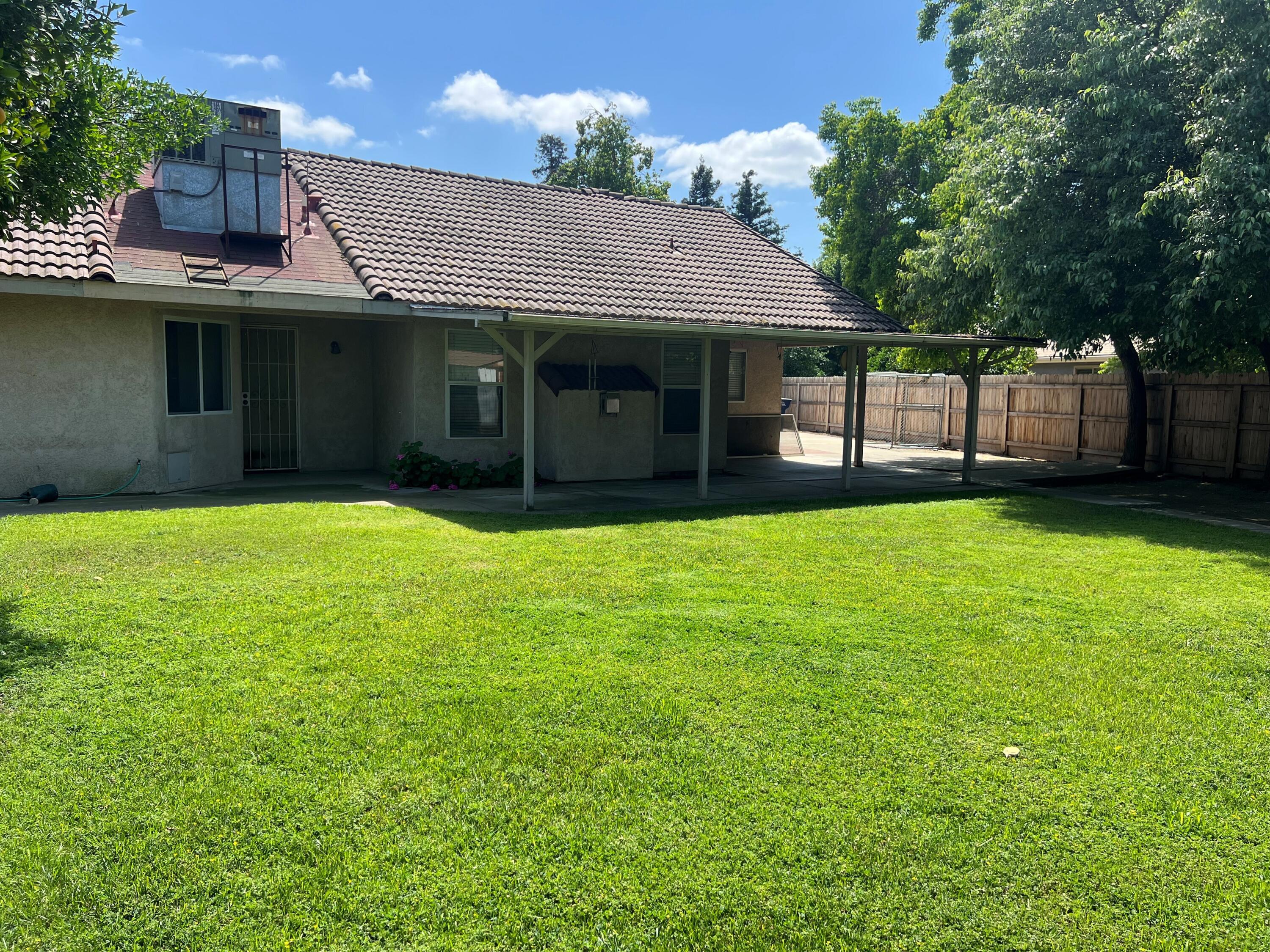 290 E Garfield Ave, Tulare, CA 93274