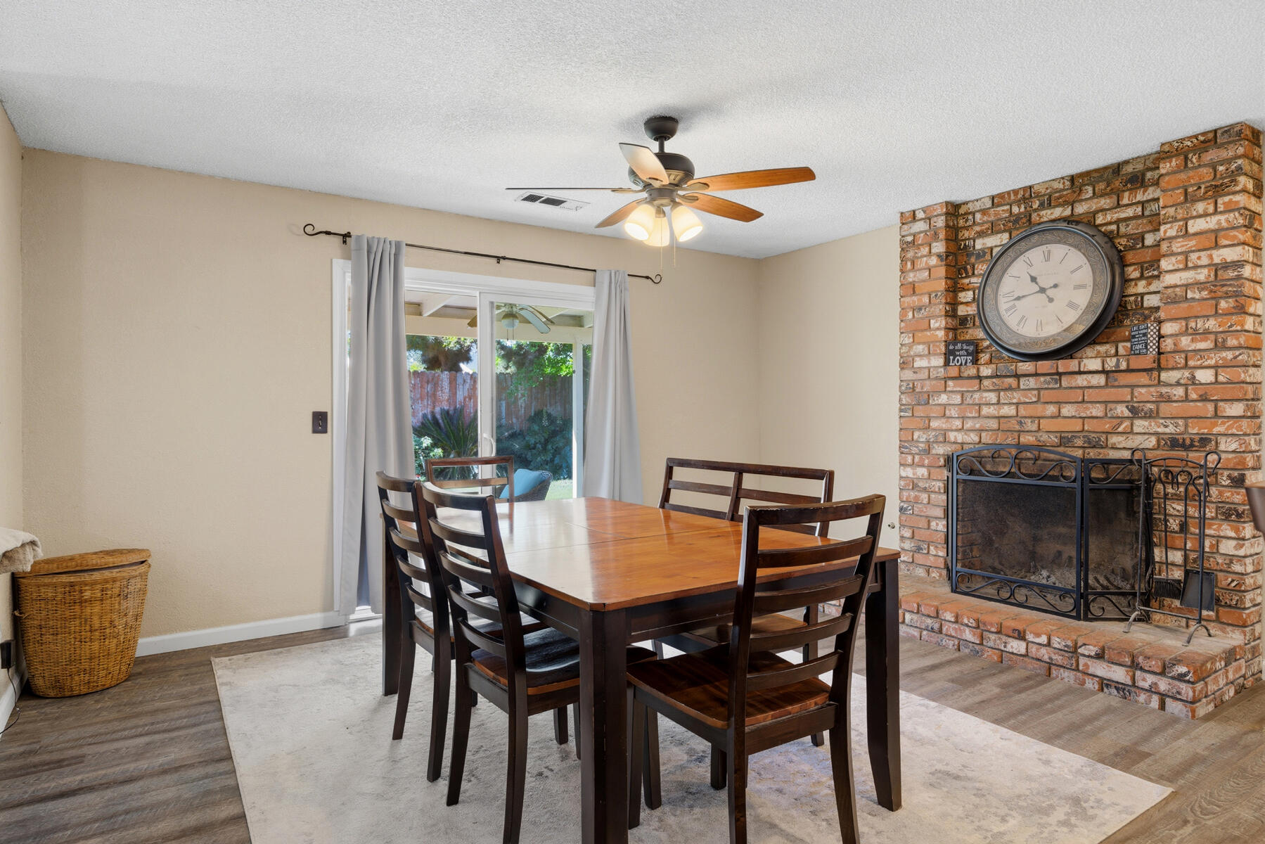 3113 W Whitendale Ave, Visalia, CA 93277