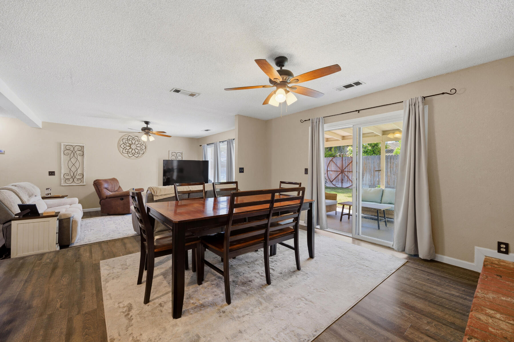 3113 W Whitendale Ave, Visalia, CA 93277