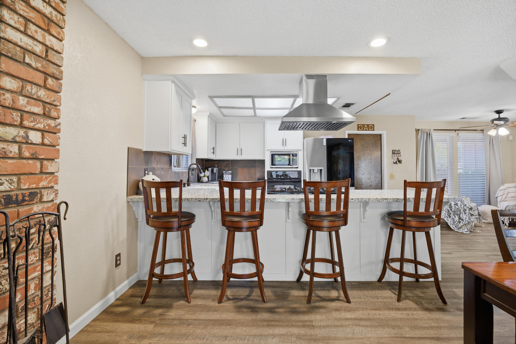 3113 W Whitendale Ave, Visalia, CA 93277