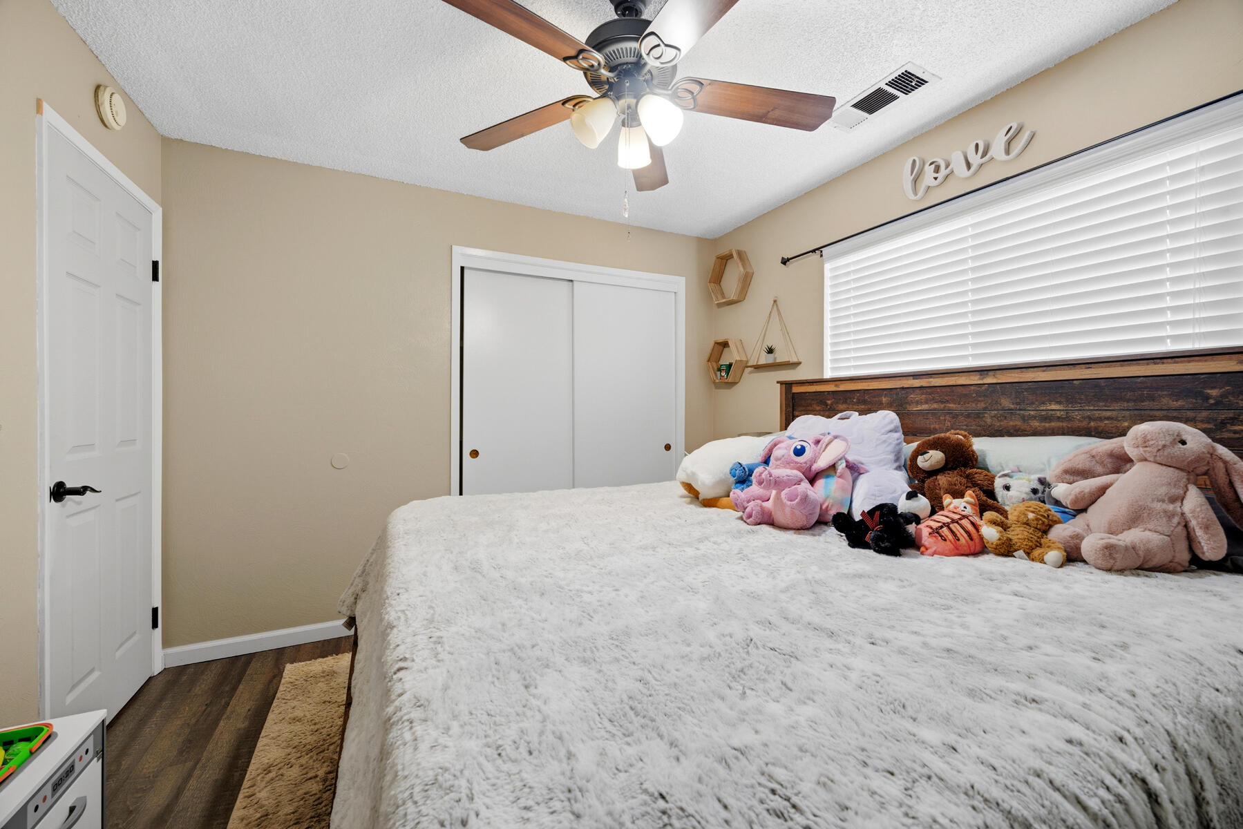 3113 W Whitendale Ave, Visalia, CA 93277