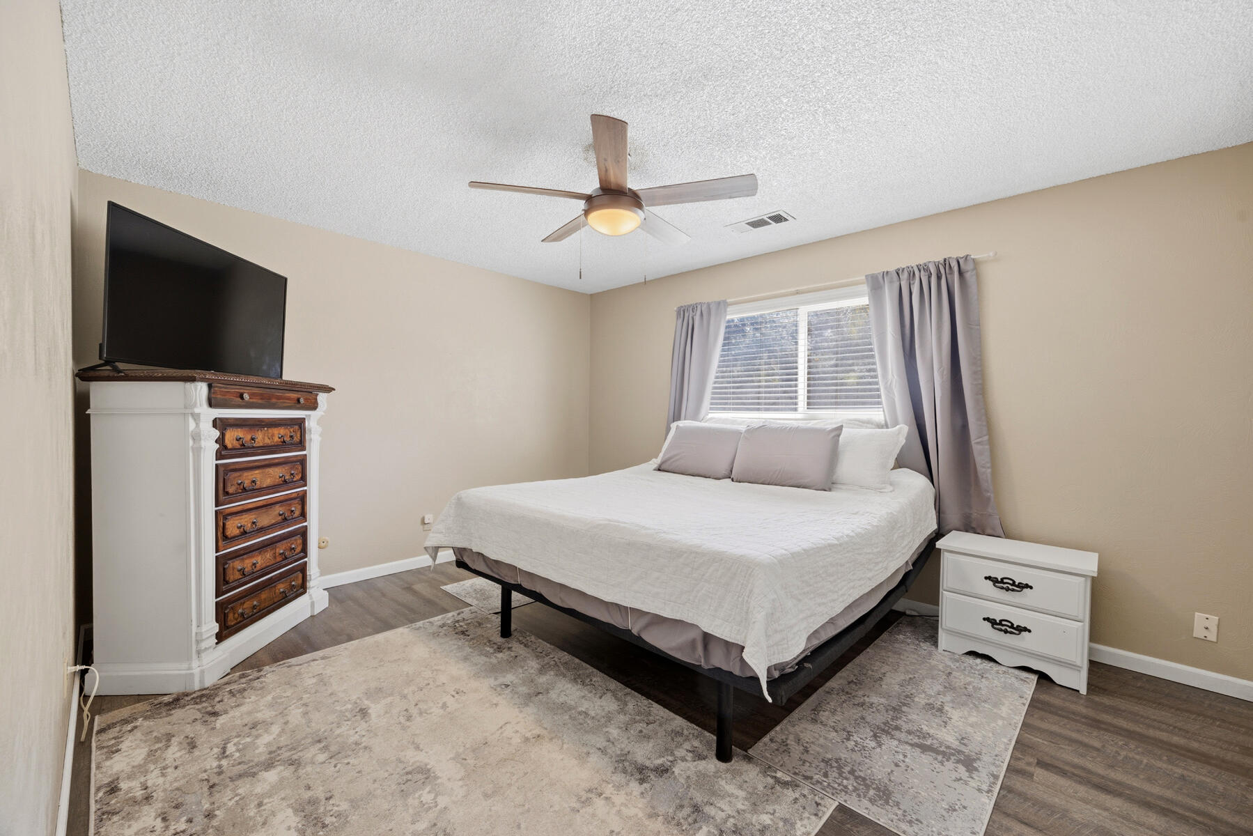 3113 W Whitendale Ave, Visalia, CA 93277